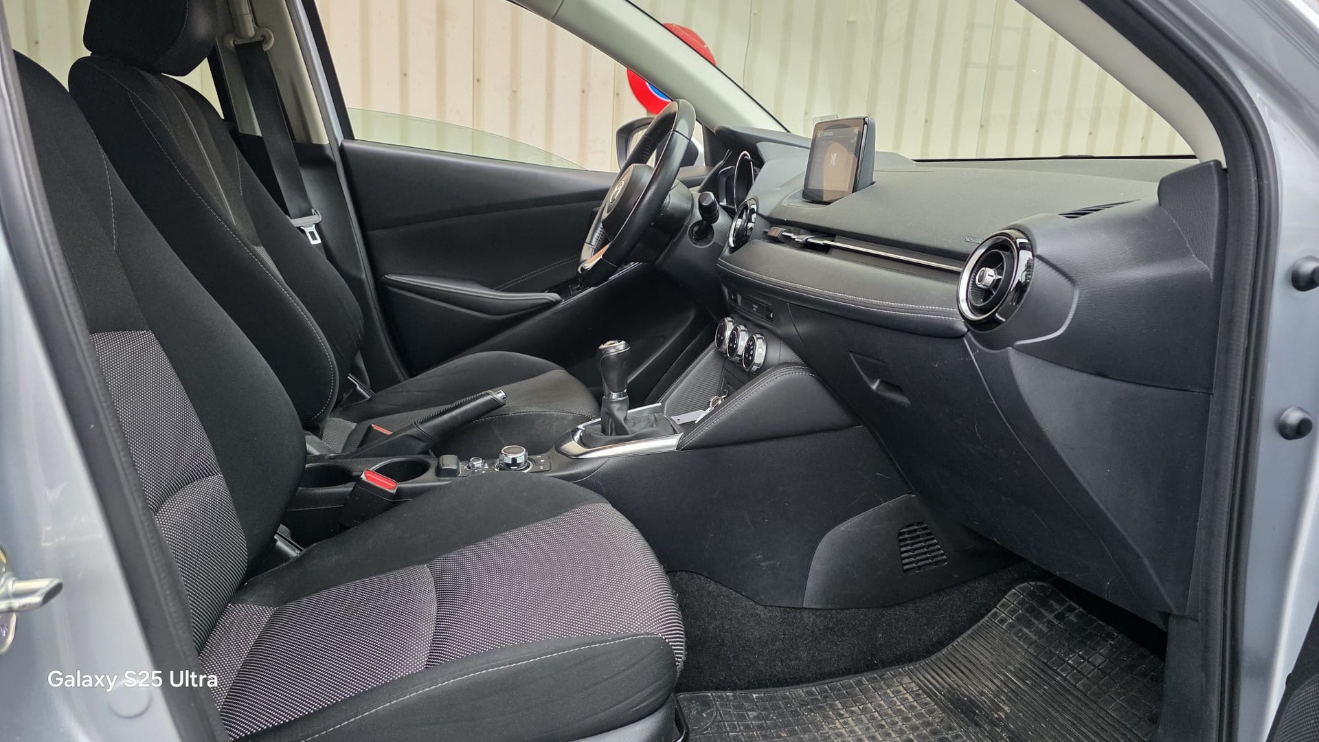MAZDA 2 SKYACTIV-G 115 Revolution-image-7