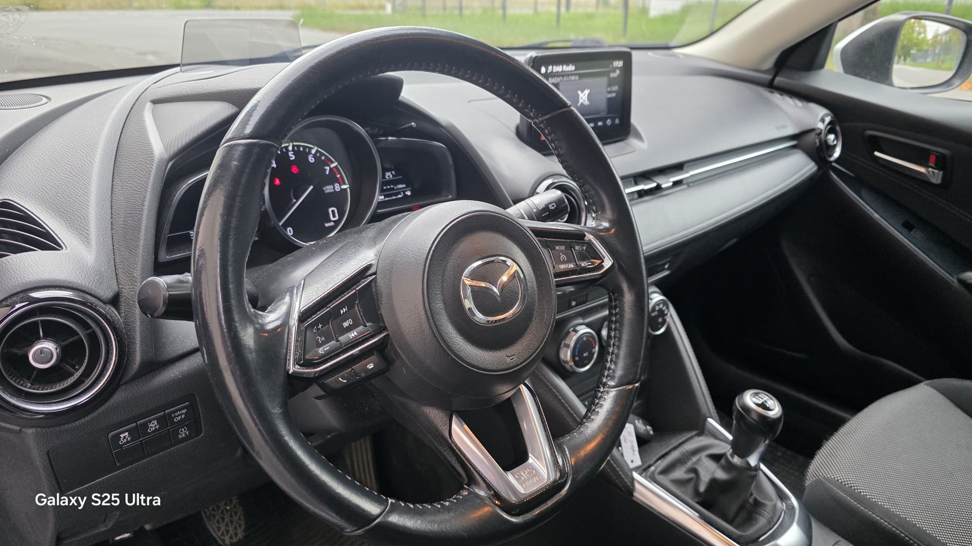 MAZDA 2 SKYACTIV-G 115 Revolution-image-11