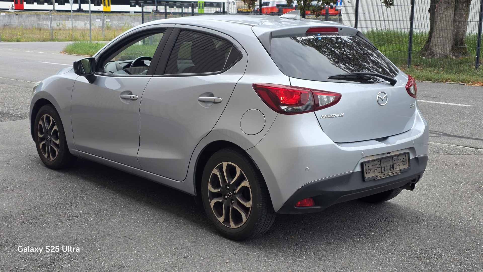 MAZDA 2 SKYACTIV-G 115 Revolution-image-3