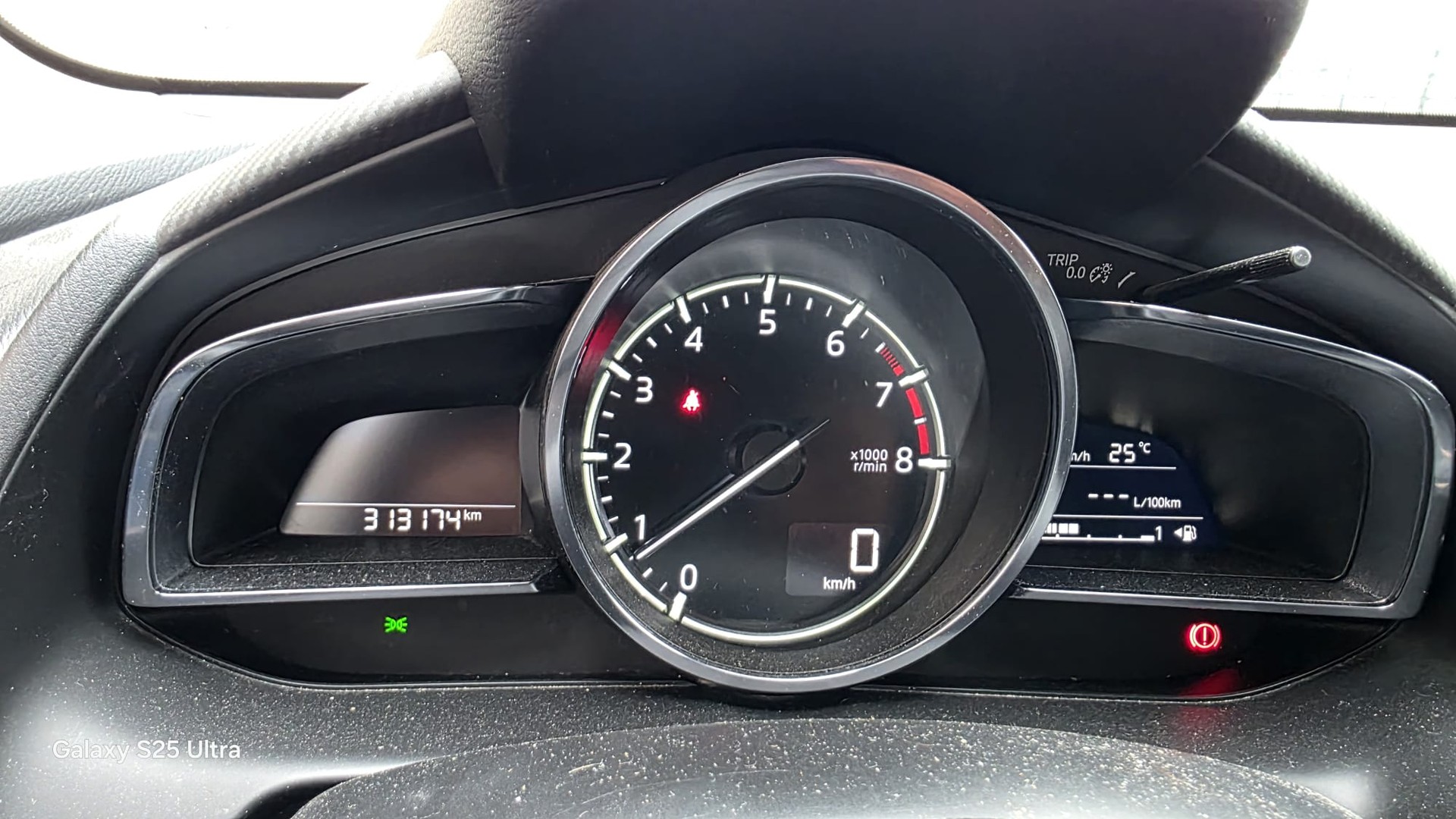 MAZDA 2 SKYACTIV-G 115 Revolution-image-12