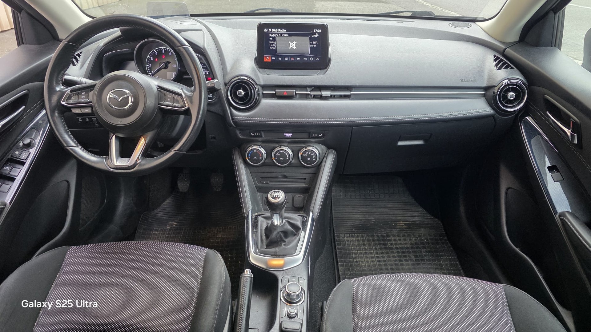 MAZDA 2 SKYACTIV-G 115 Revolution-image-10