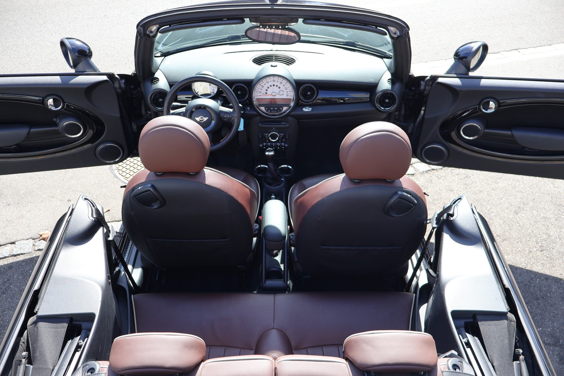 MINI Cooper Cabriolet-image-9