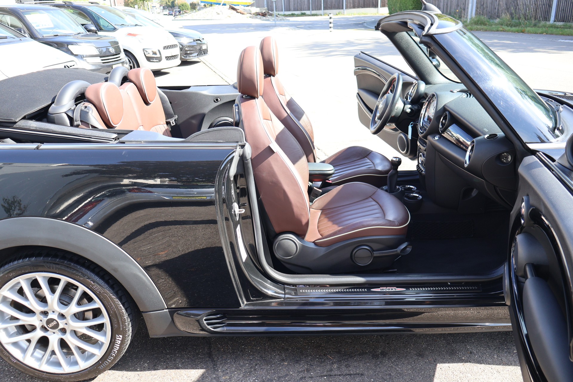 MINI Cooper Cabriolet-image-12