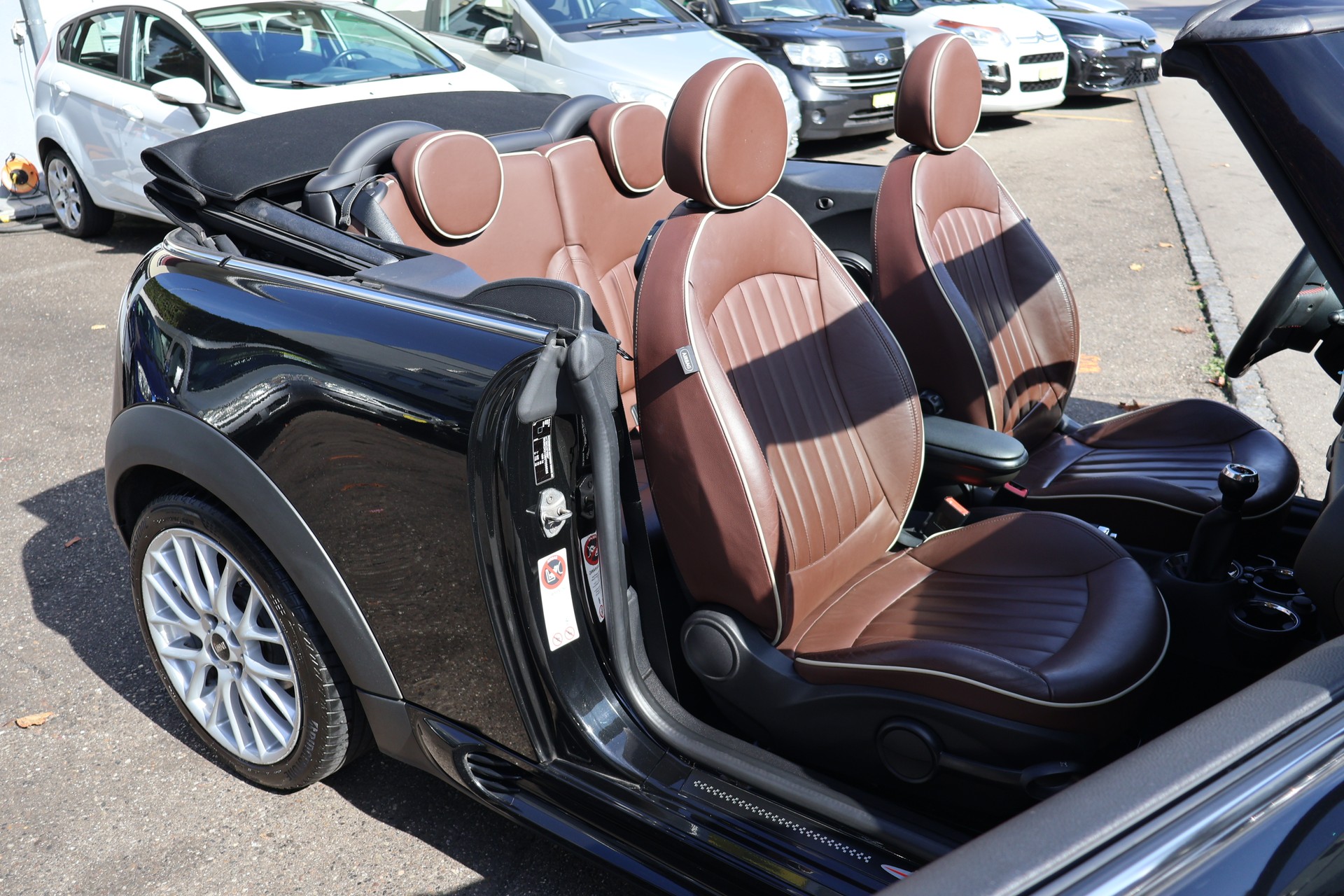 MINI Cooper Cabriolet-image-13
