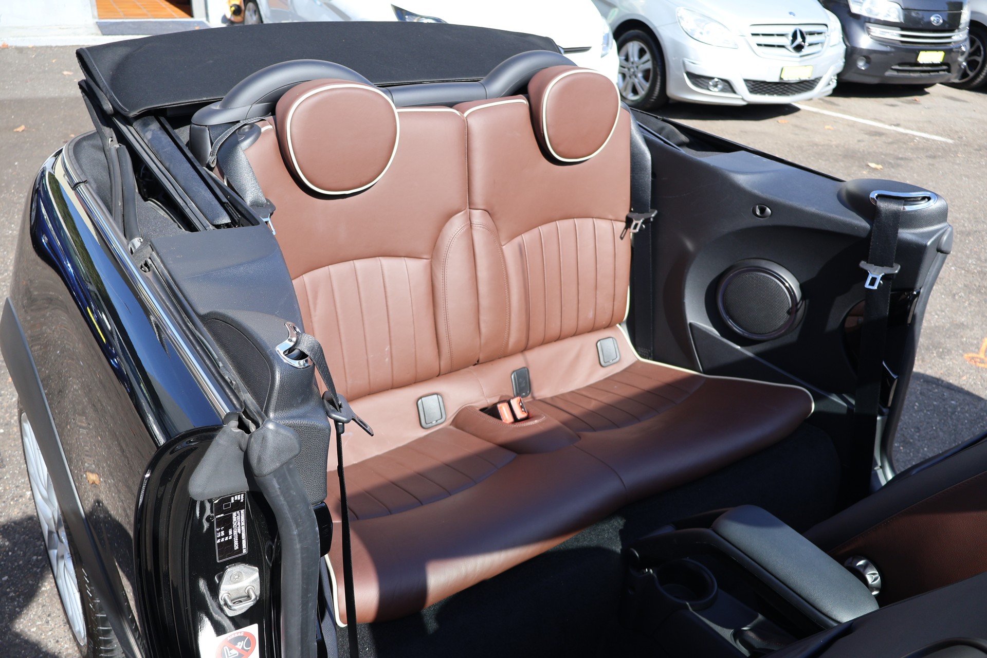 MINI Cooper Cabriolet-image-14