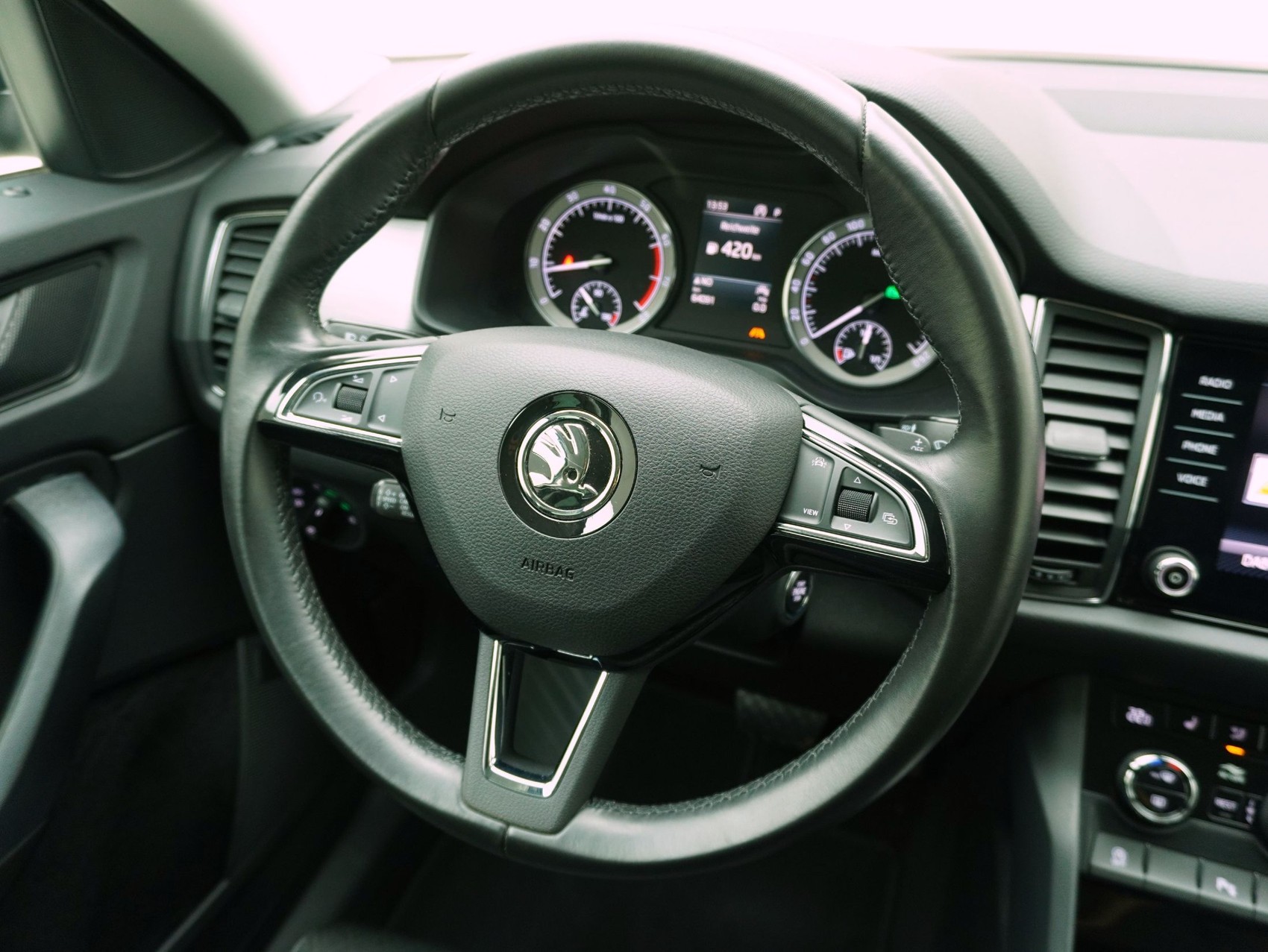 SKODA Kodiaq 2.0 TSI DSG Ambition 4X4-image-10
