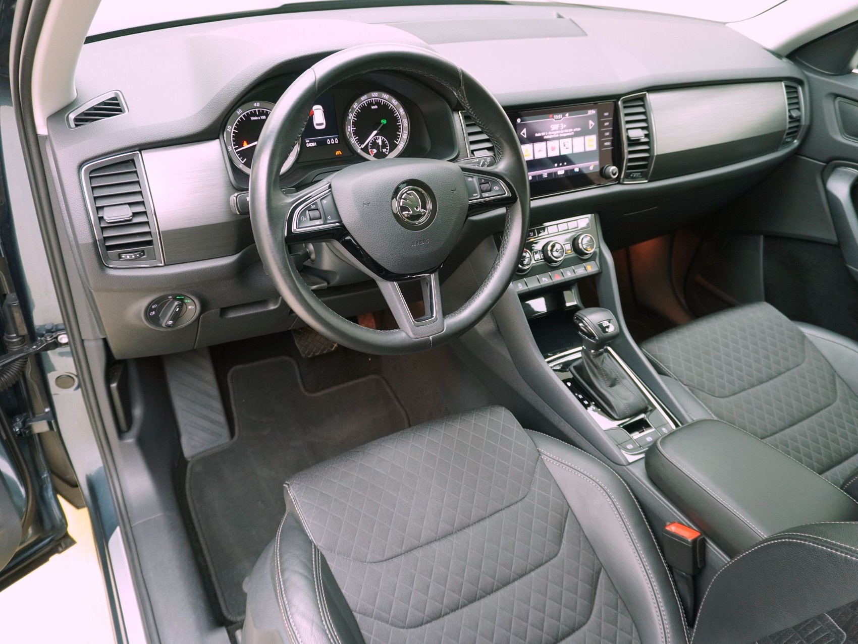 SKODA Kodiaq 2.0 TSI DSG Ambition 4X4-image-9