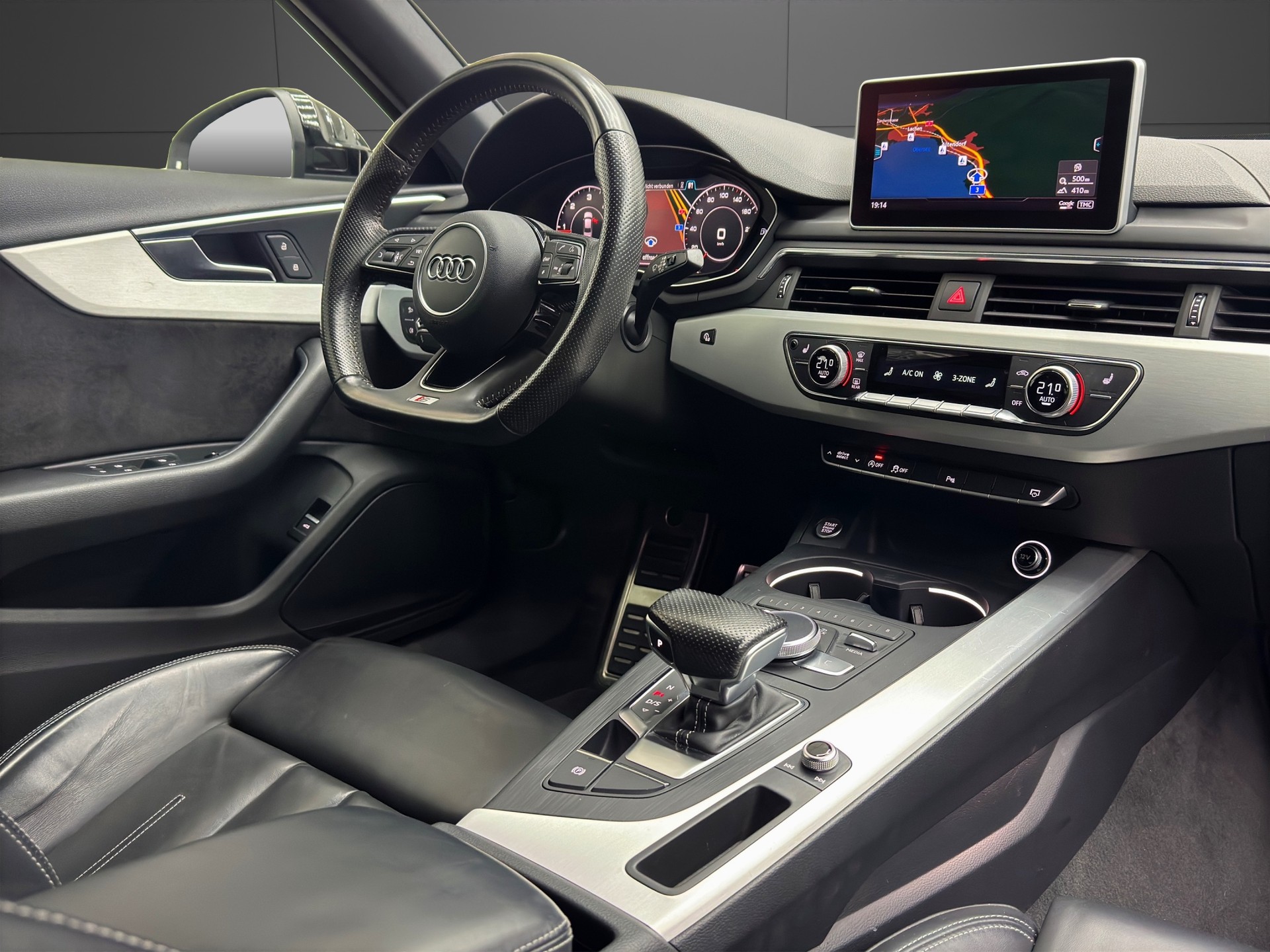 AUDI A4 Limousine 2.0 TDI S-tronic S-Line-image-12