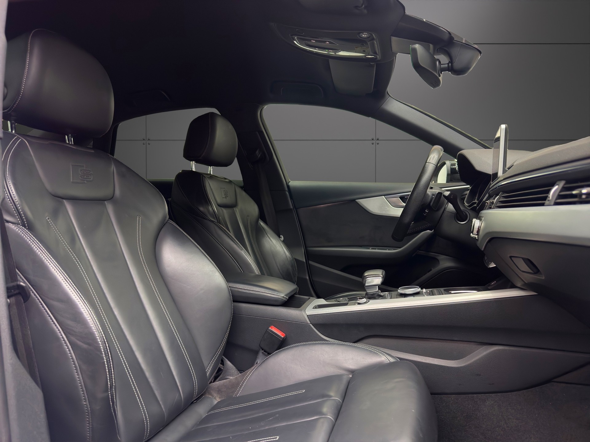 AUDI A4 Limousine 2.0 TDI S-tronic S-Line-image-13