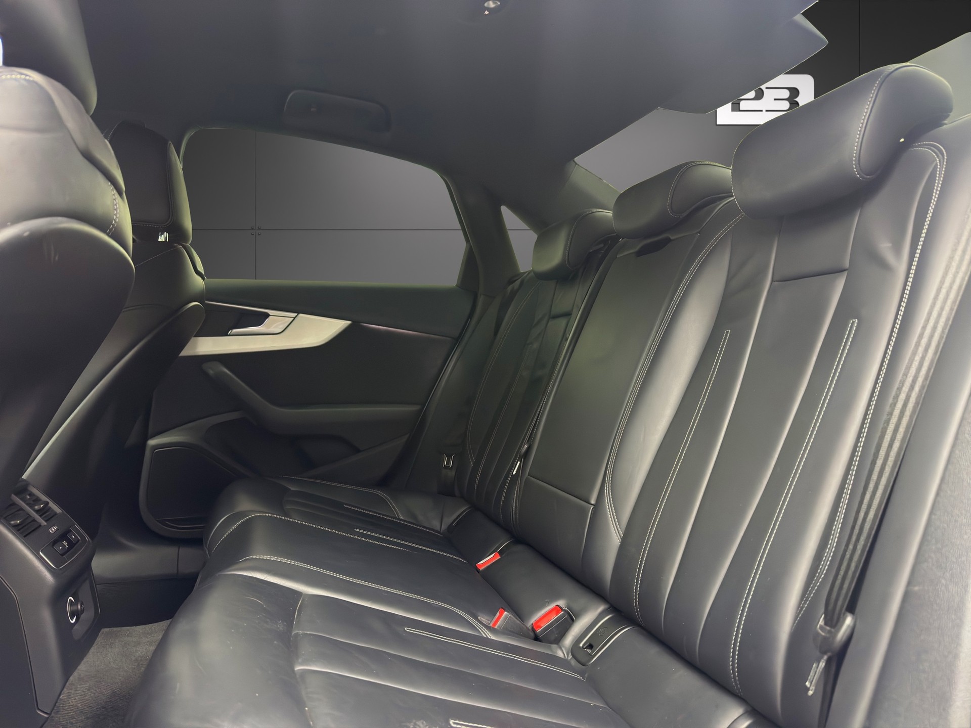 AUDI A4 Limousine 2.0 TDI S-tronic S-Line-image-15