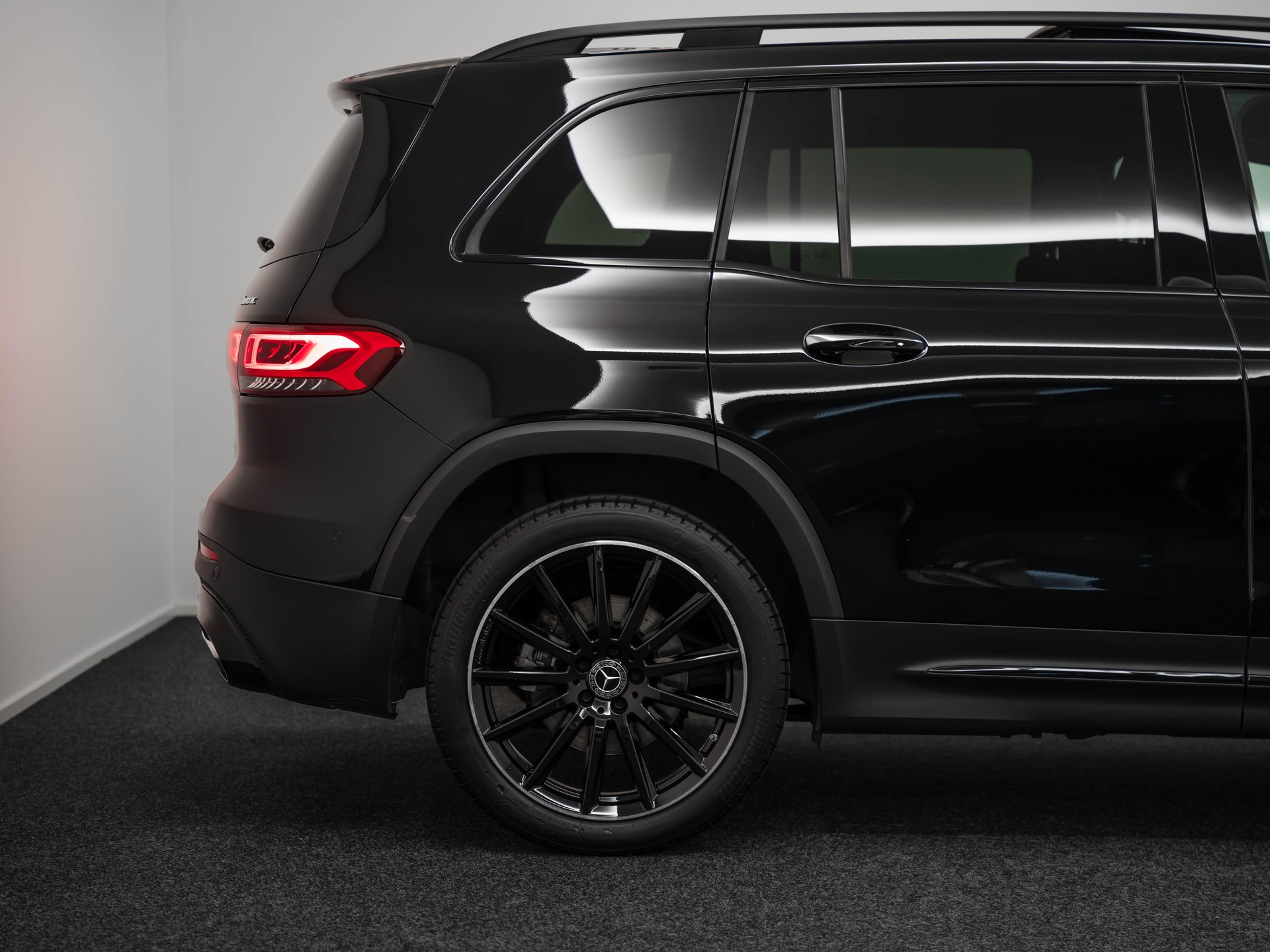 MERCEDES-BENZ GLB 250 AMG Line 4matic-image-9