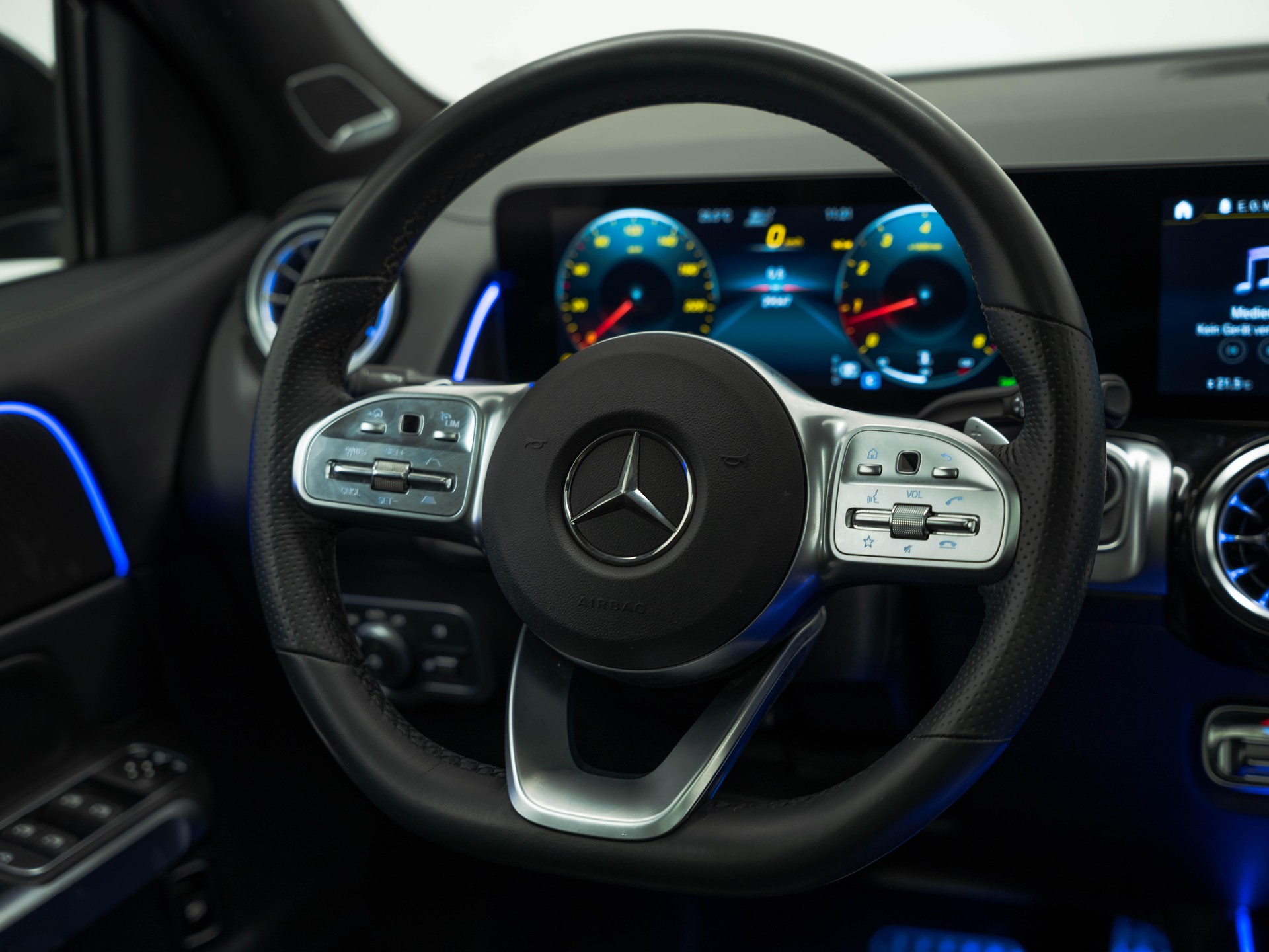MERCEDES-BENZ GLB 250 AMG Line 4matic-image-21