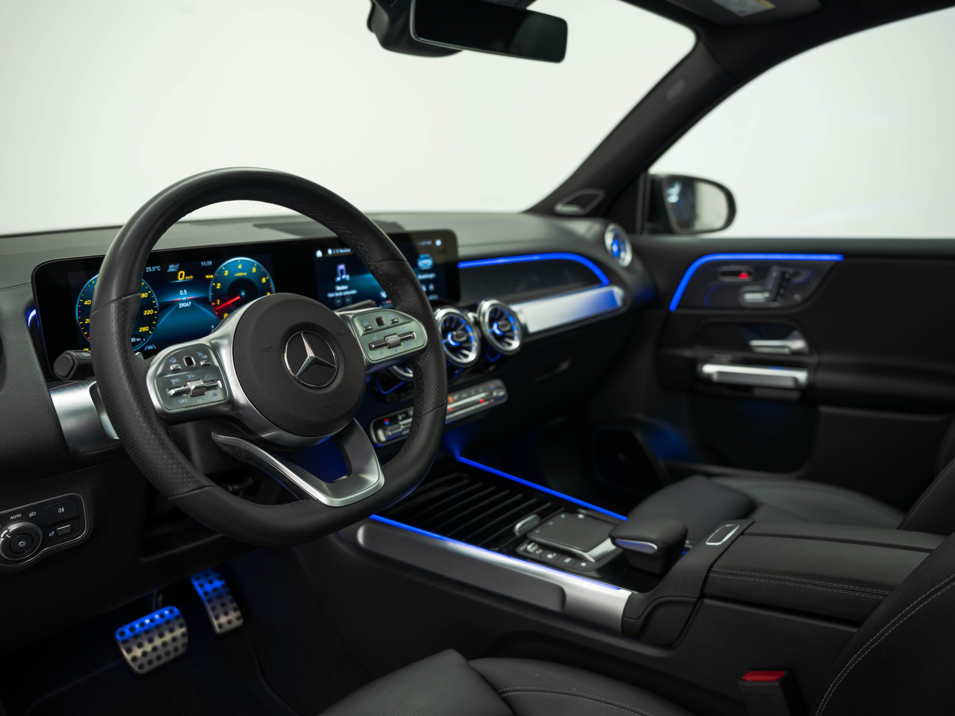 MERCEDES-BENZ GLB 250 AMG Line 4matic-image-11