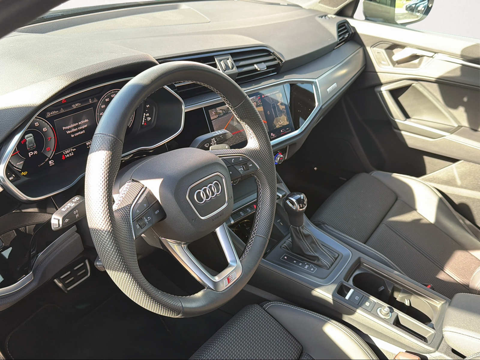 AUDI Q3 40 TFSI S line quattro S-tronic-image-2