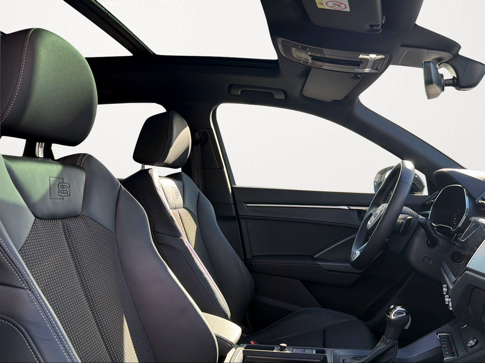 AUDI Q3 40 TFSI S line quattro S-tronic-image-4