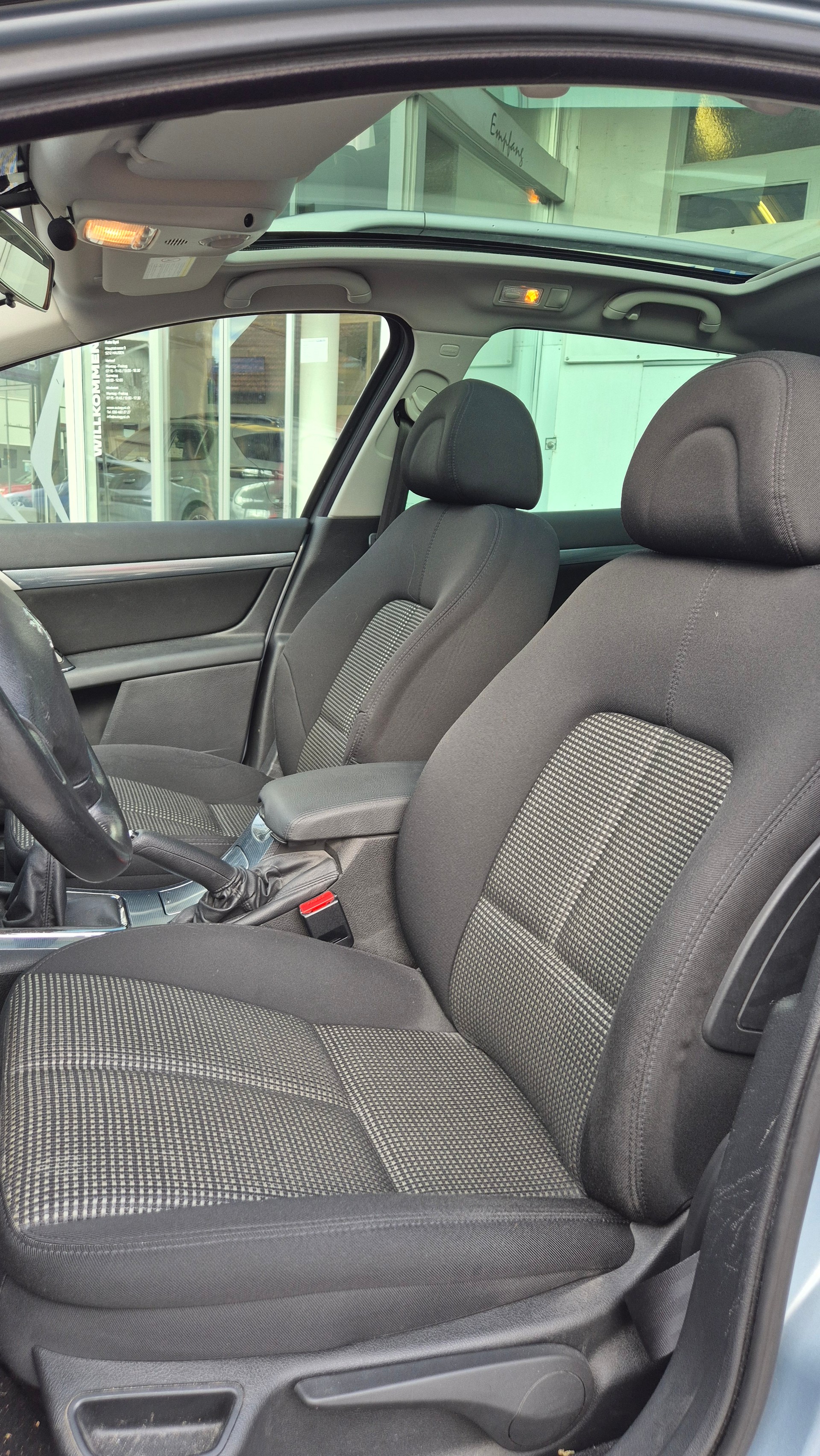 PEUGEOT 407 SW 2.2 HDI SV Dynamic-image-7