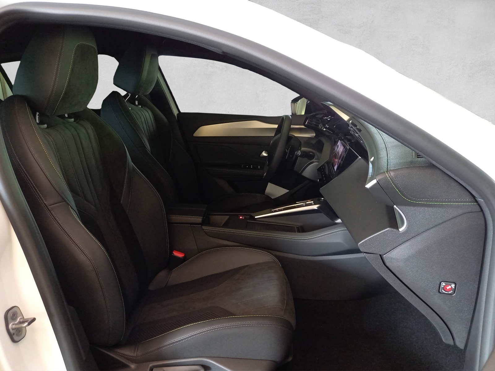 PEUGEOT 308 1.6 PHEV 180 GT-image-14
