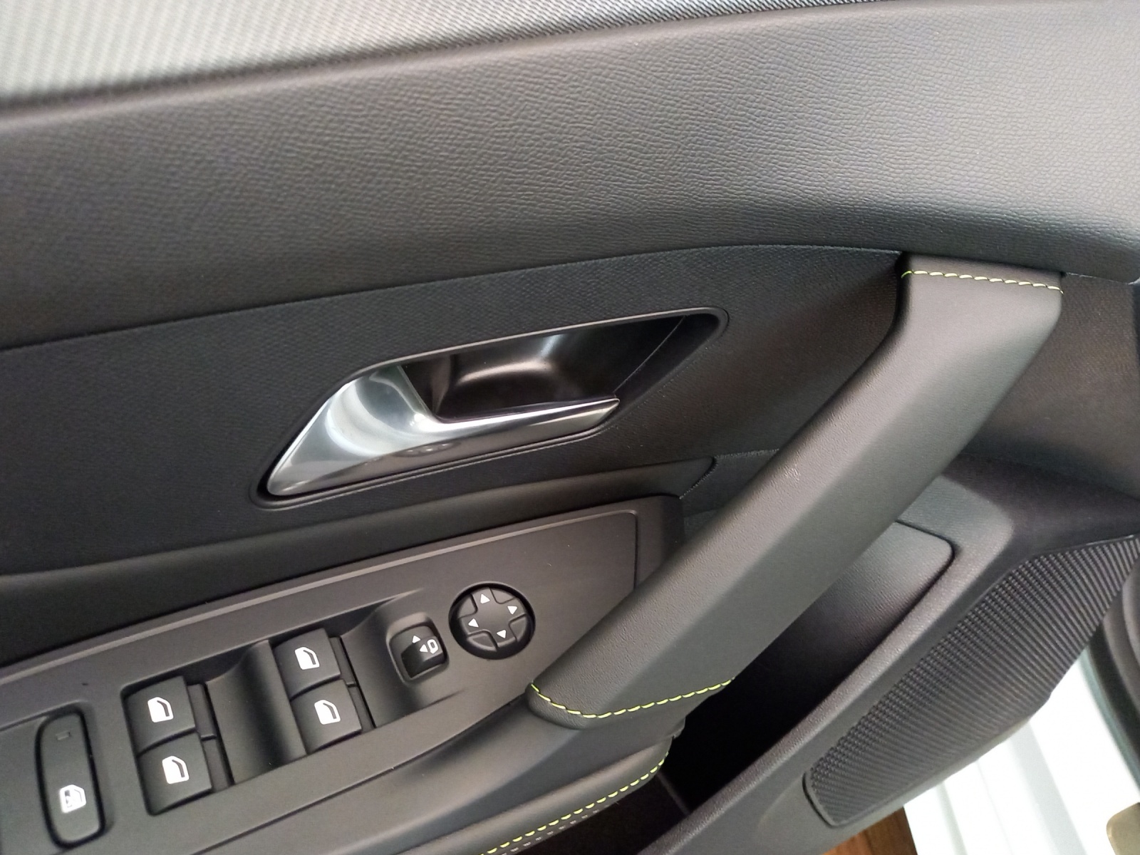 PEUGEOT 308 1.6 PHEV 180 GT-image-11
