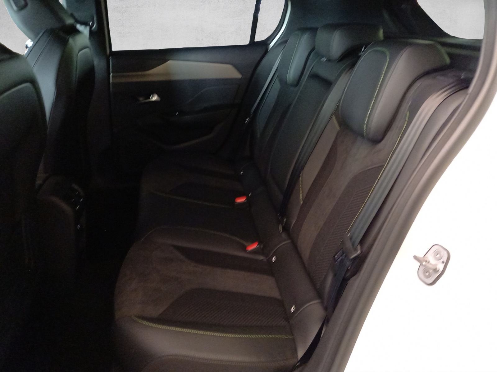 PEUGEOT 308 1.6 PHEV 180 GT-image-12
