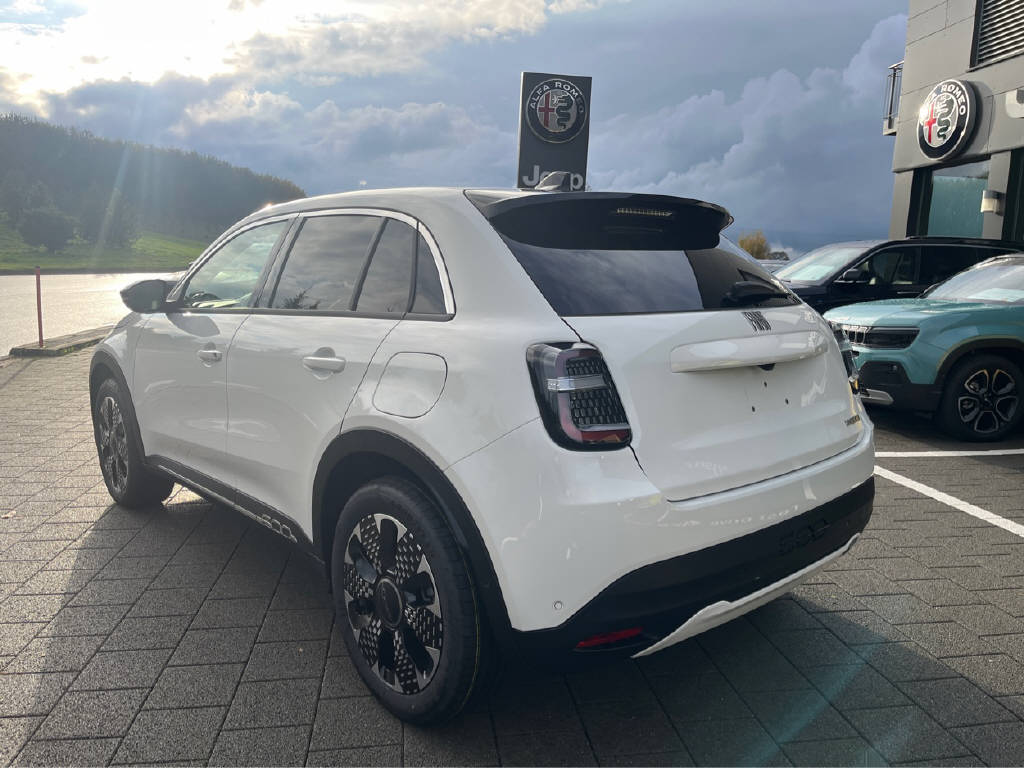 FIAT 600 1.2 Hybrid La Prima-showroom-element-1