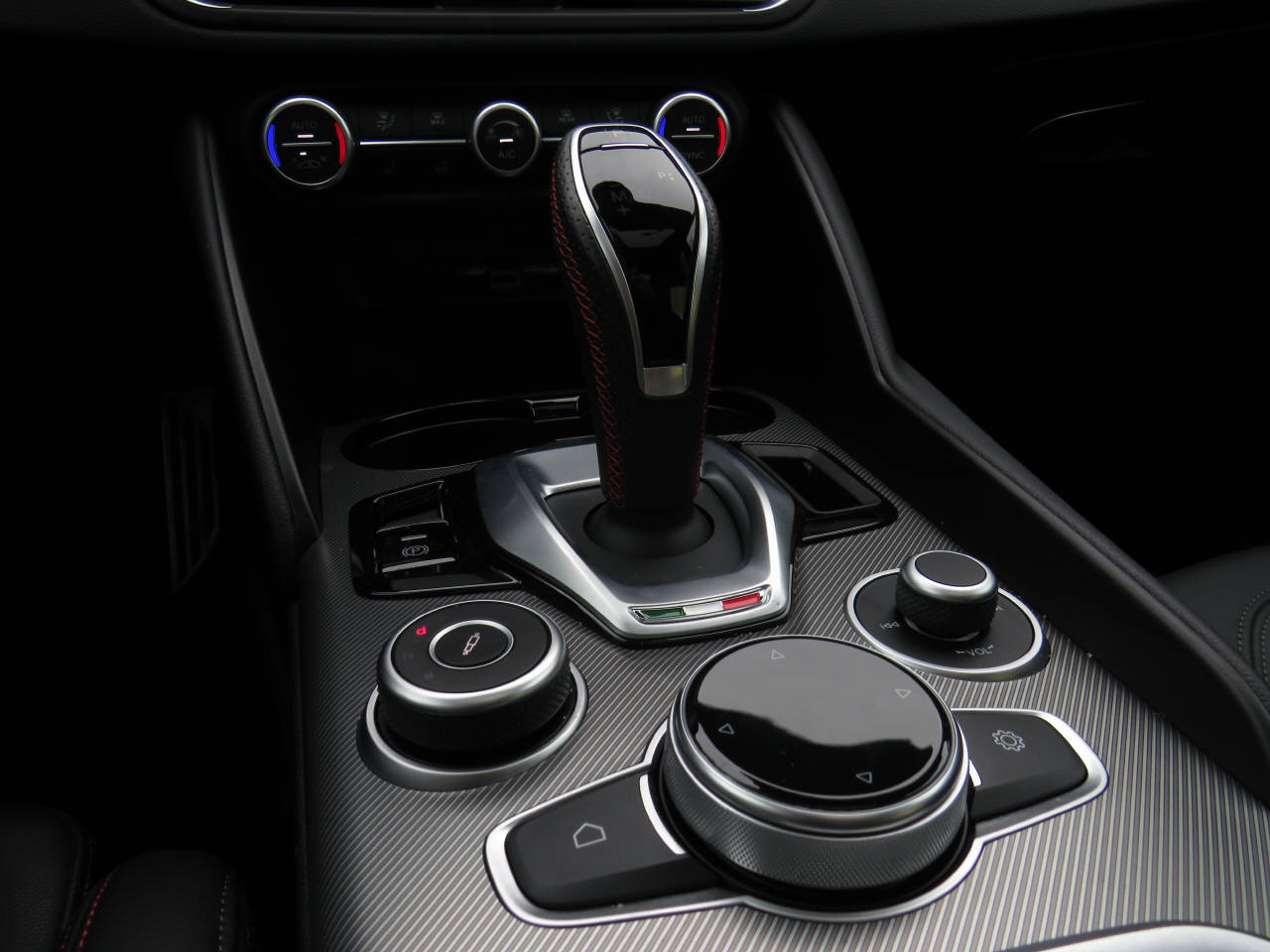 ALFA ROMEO Giulia 2.0 Q4 Competizione-image-11