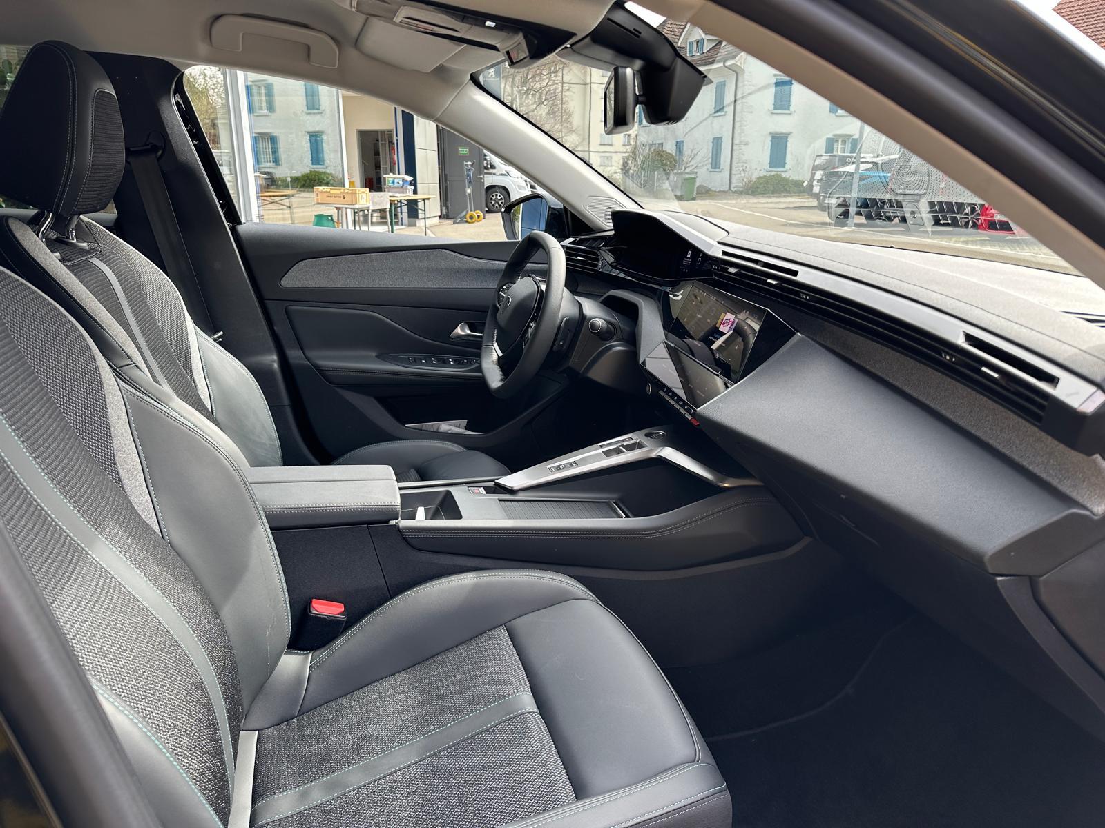PEUGEOT 308 1.2 PureTech Allure-image-4