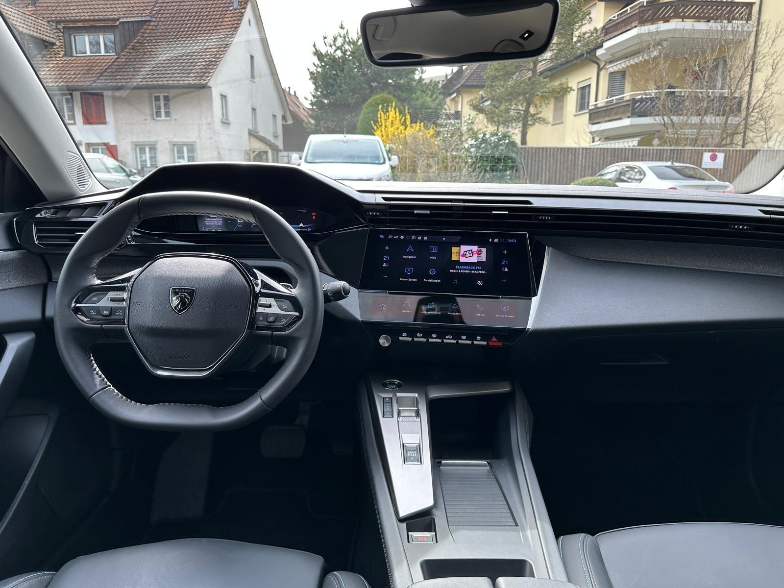 PEUGEOT 308 1.2 PureTech Allure-image-5