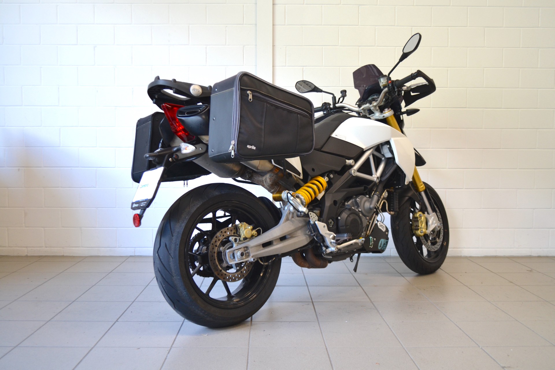 APRILIA Dorsoduro 1200 ABS/TC-showroom-element-3