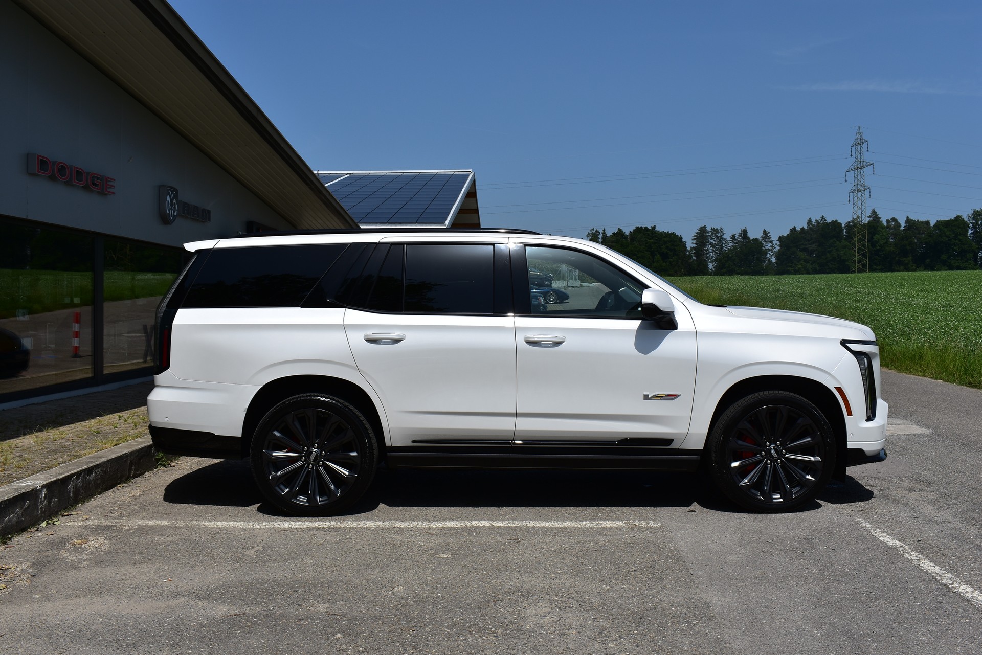 CADILLAC Escalade-V 2025-image-2