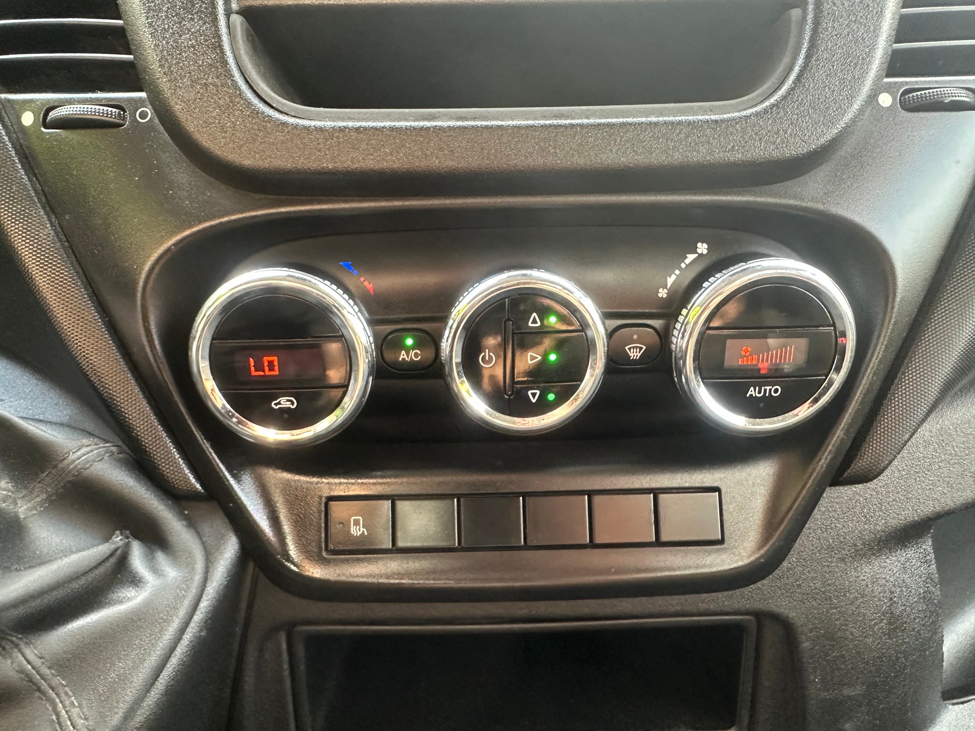 IVECO 35 S 15-image-8