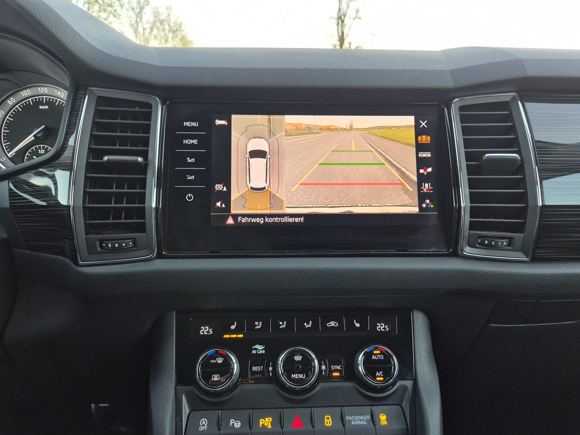 SKODA Kodiaq 2.0 TDI SCR Style 4x4 DSG-image-13