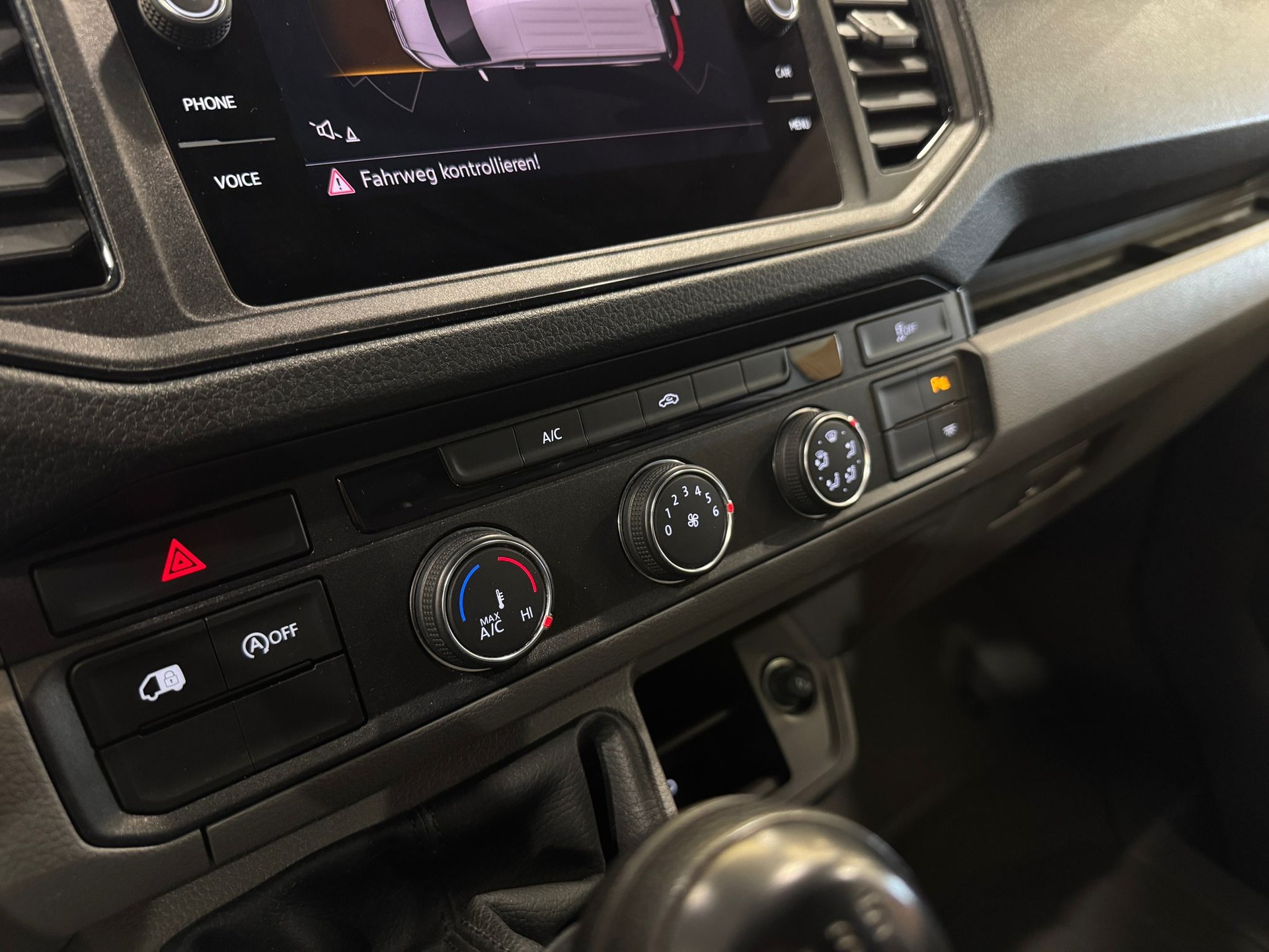 VW Crafter 35 2.0 TDI L4H3-image-11
