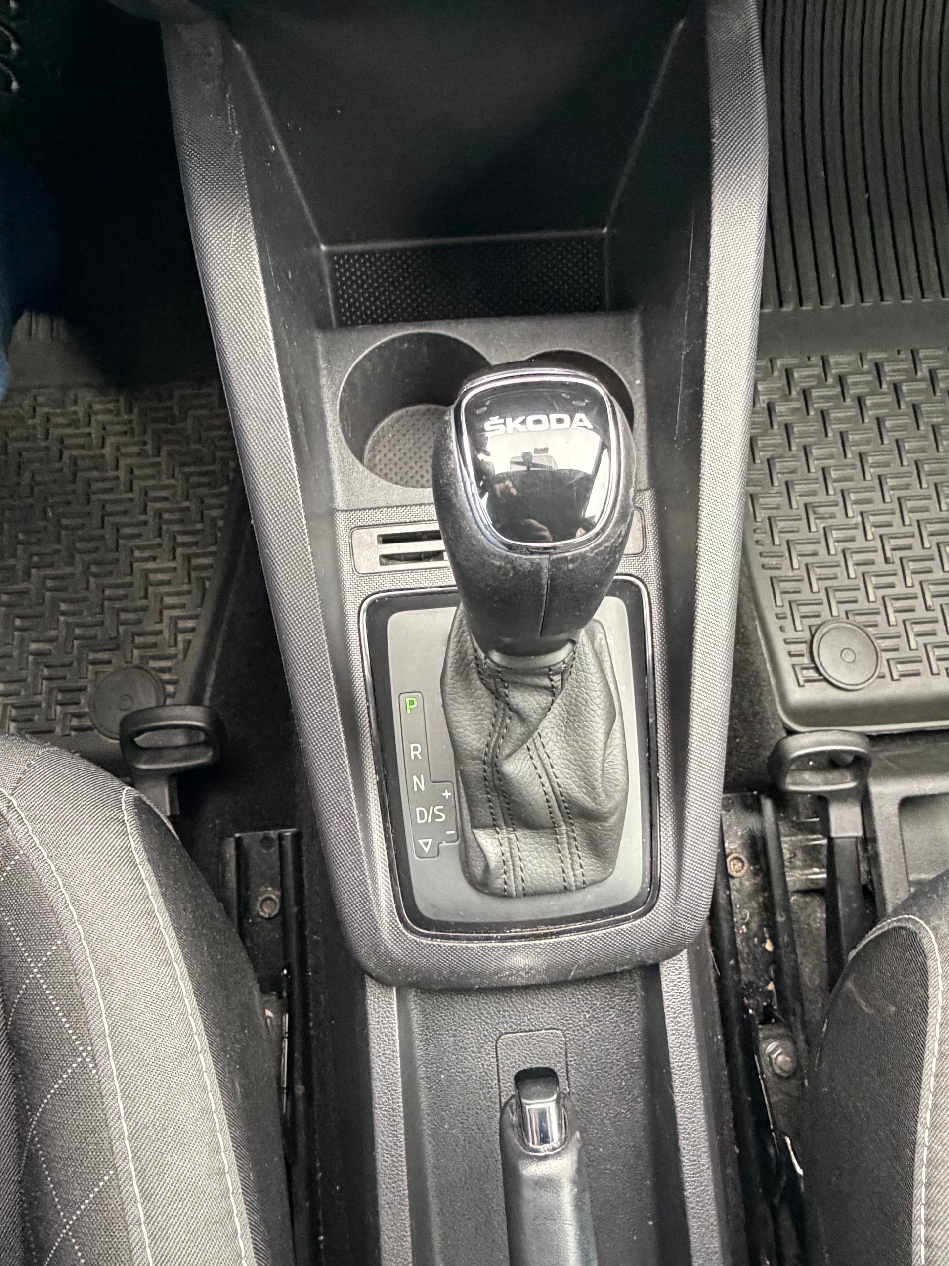 SKODA Fabia 1.0 TSI Ambition DSG-image-9