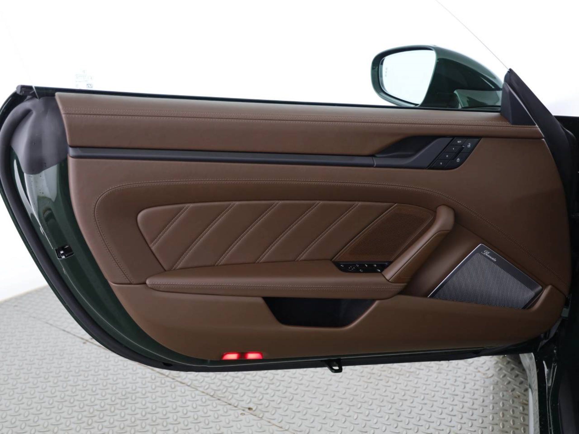 PORSCHE 911 Carrera GTS Cabriolet-image-18