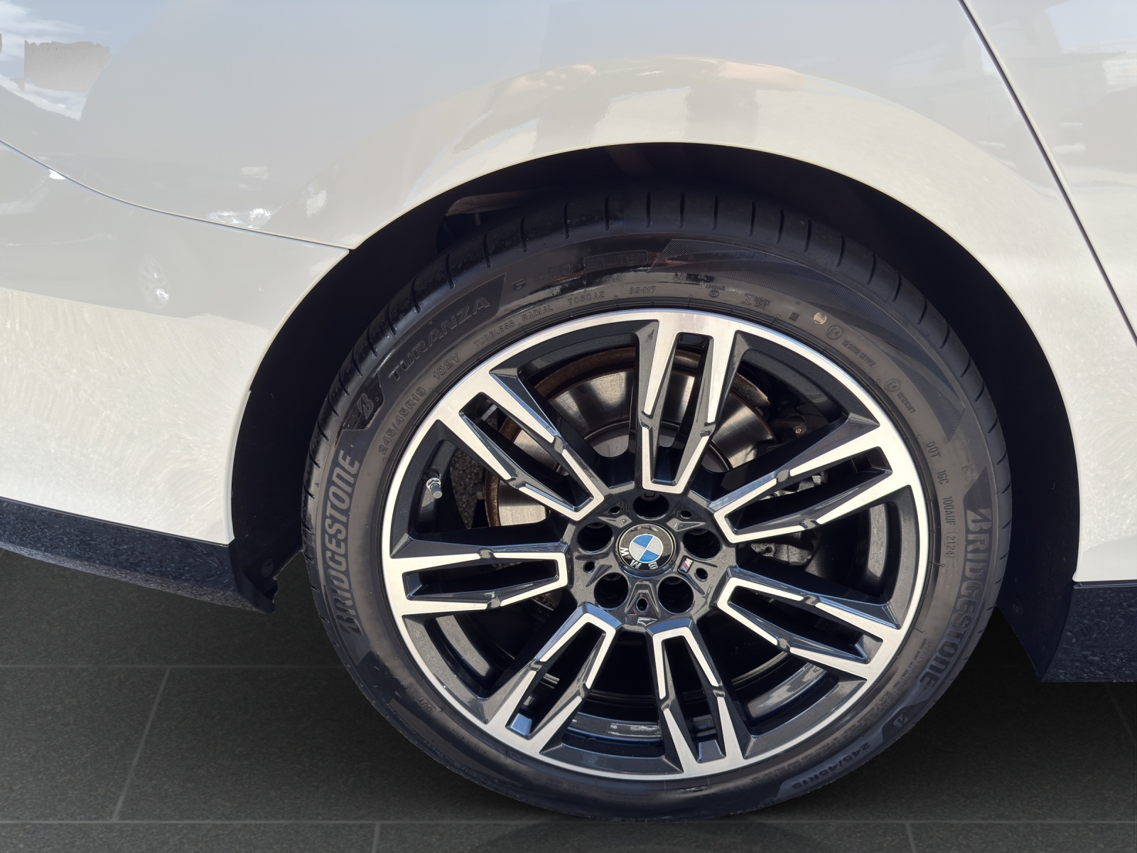 BMW 520d xDrive 48V Touring M Sport Steptronic-image-10