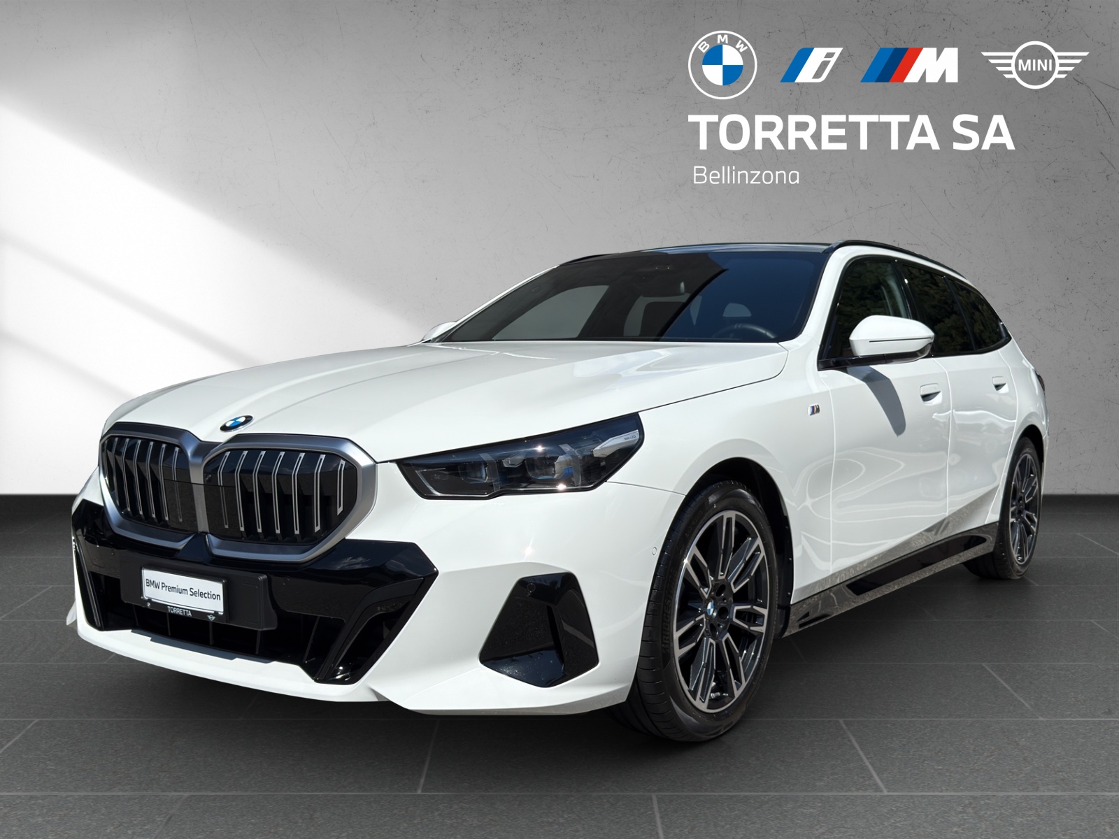 BMW 520d xDrive 48V Touring M Sport Steptronic-image-0
