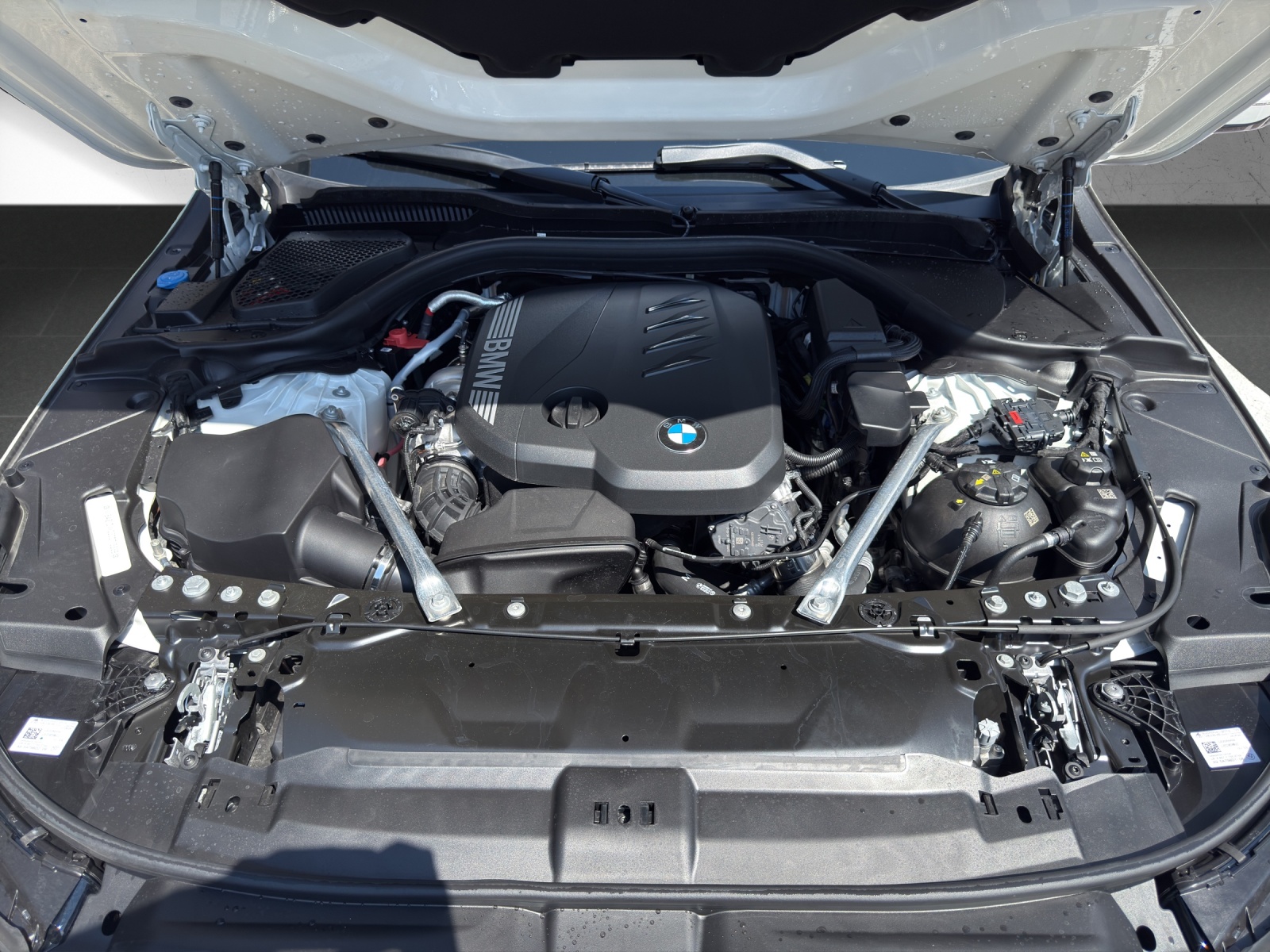 BMW 520d xDrive 48V Touring M Sport Steptronic-image-18