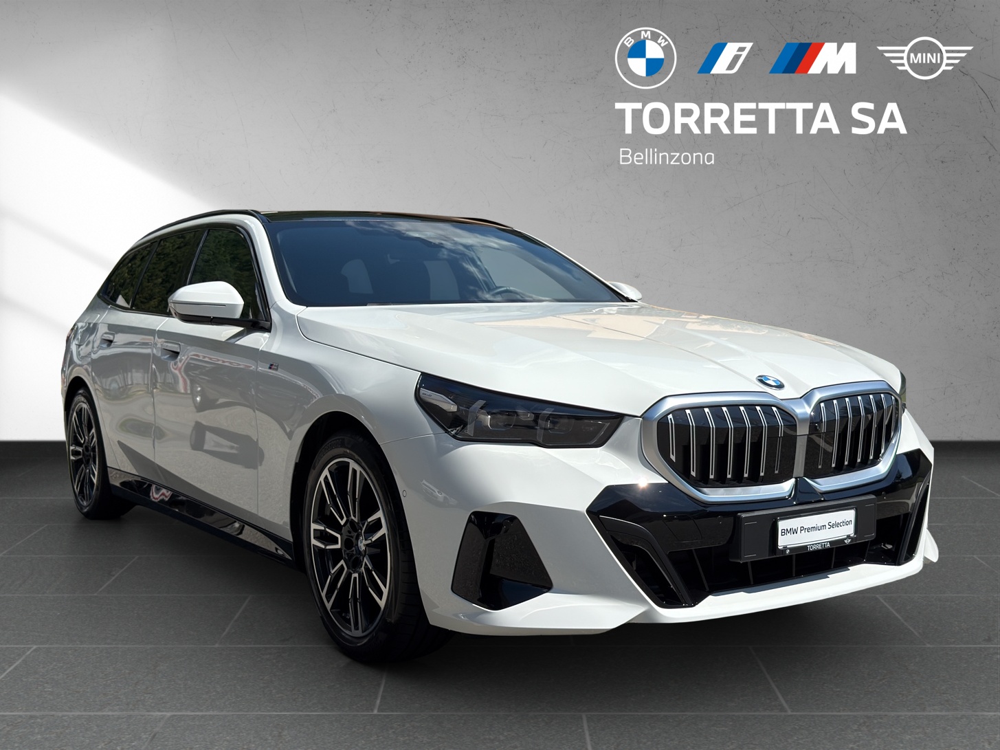 BMW 520d xDrive 48V Touring M Sport Steptronic-image-6