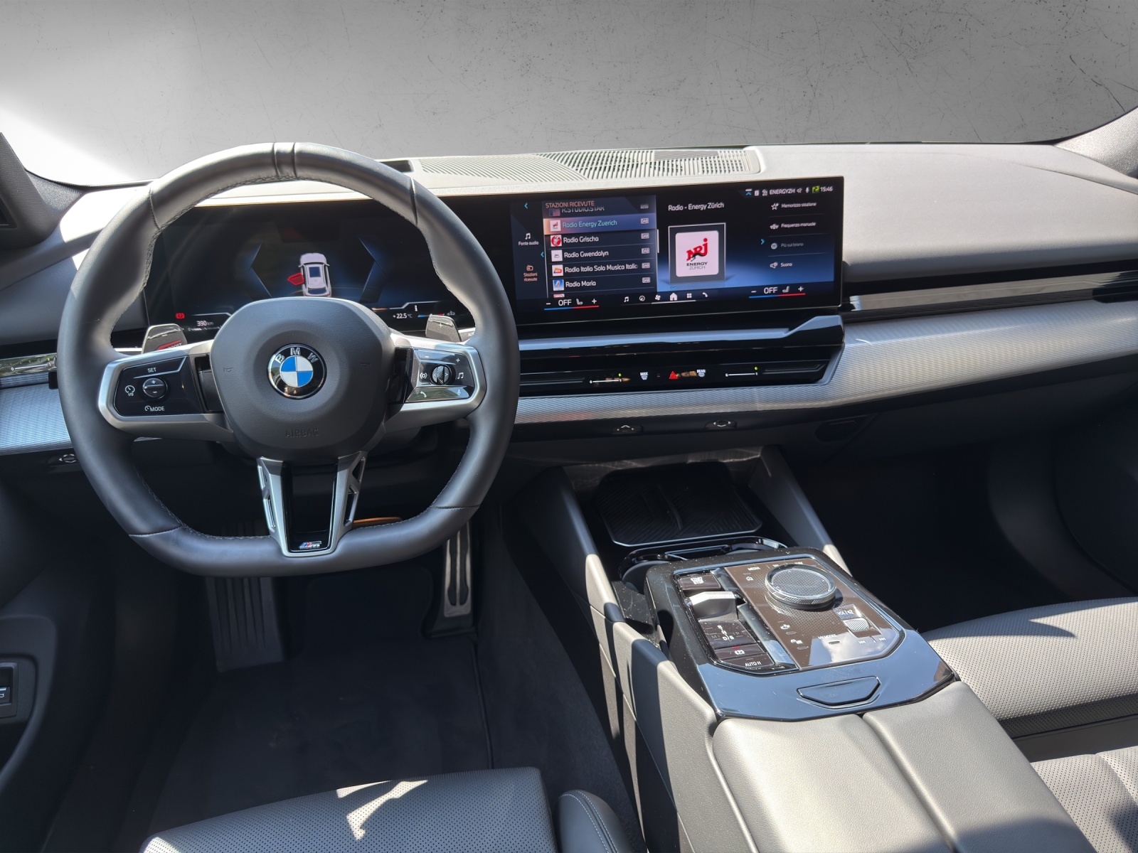 BMW 520d xDrive 48V Touring M Sport Steptronic-image-13