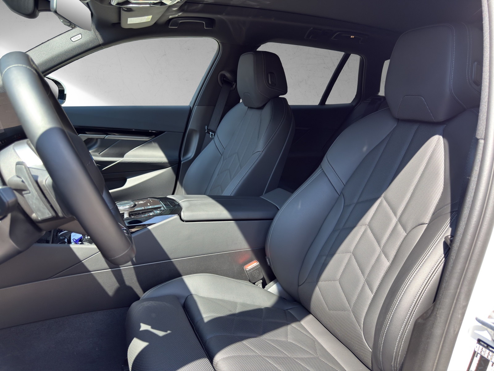 BMW 520d xDrive 48V Touring M Sport Steptronic-image-15