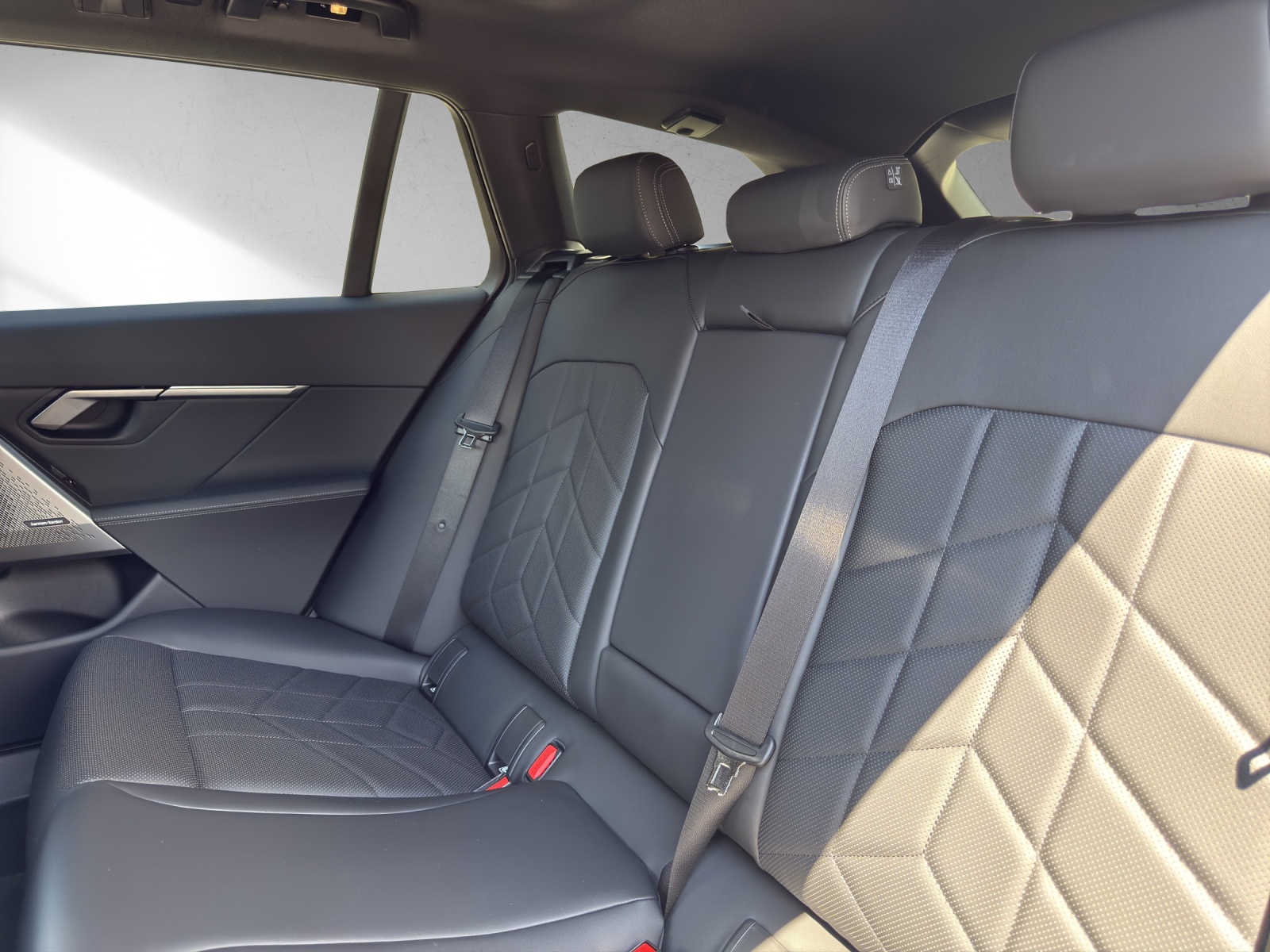 BMW 520d xDrive 48V Touring M Sport Steptronic-image-16