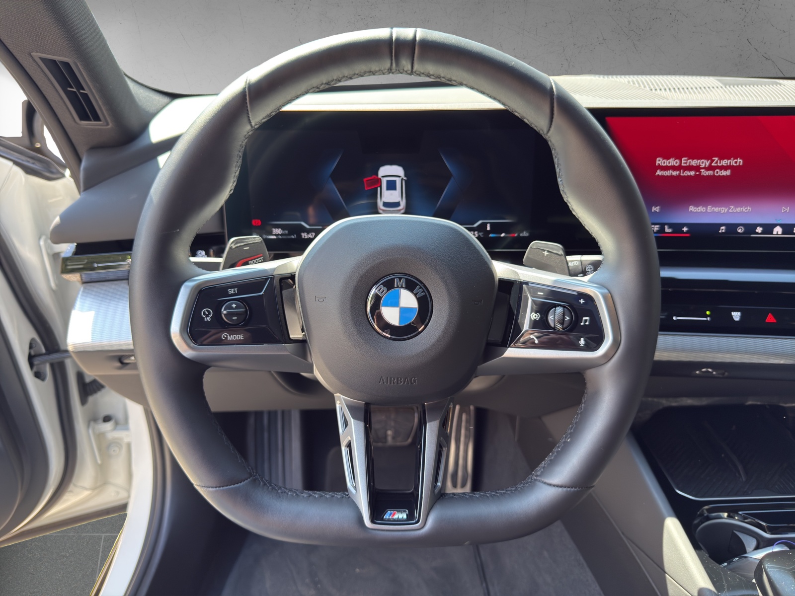 BMW 520d xDrive 48V Touring M Sport Steptronic-image-12