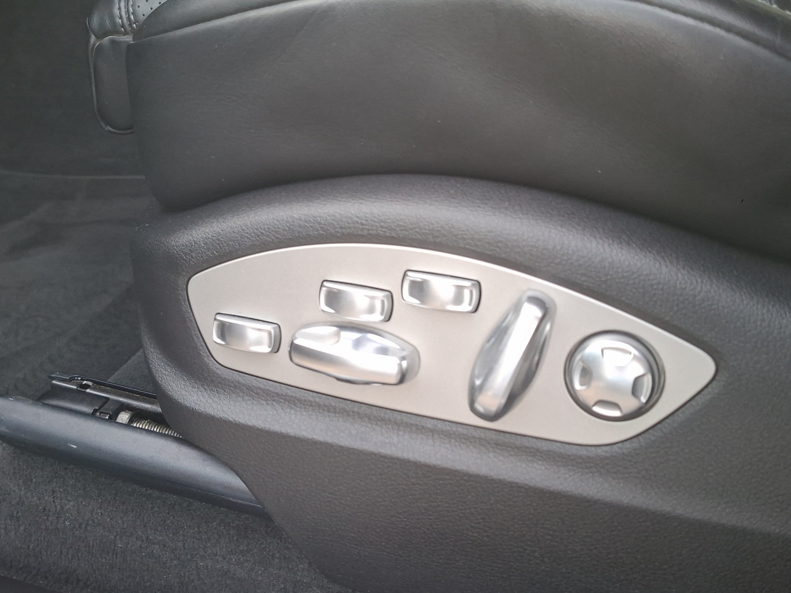 PORSCHE Macan Turbo PDK-image-18