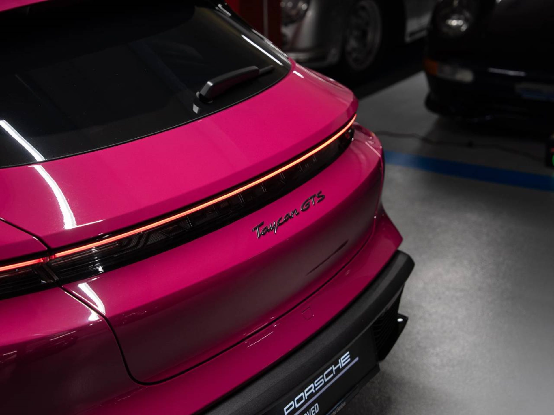 PORSCHE Taycan GTS Sport Turismo (MY24)-image-23