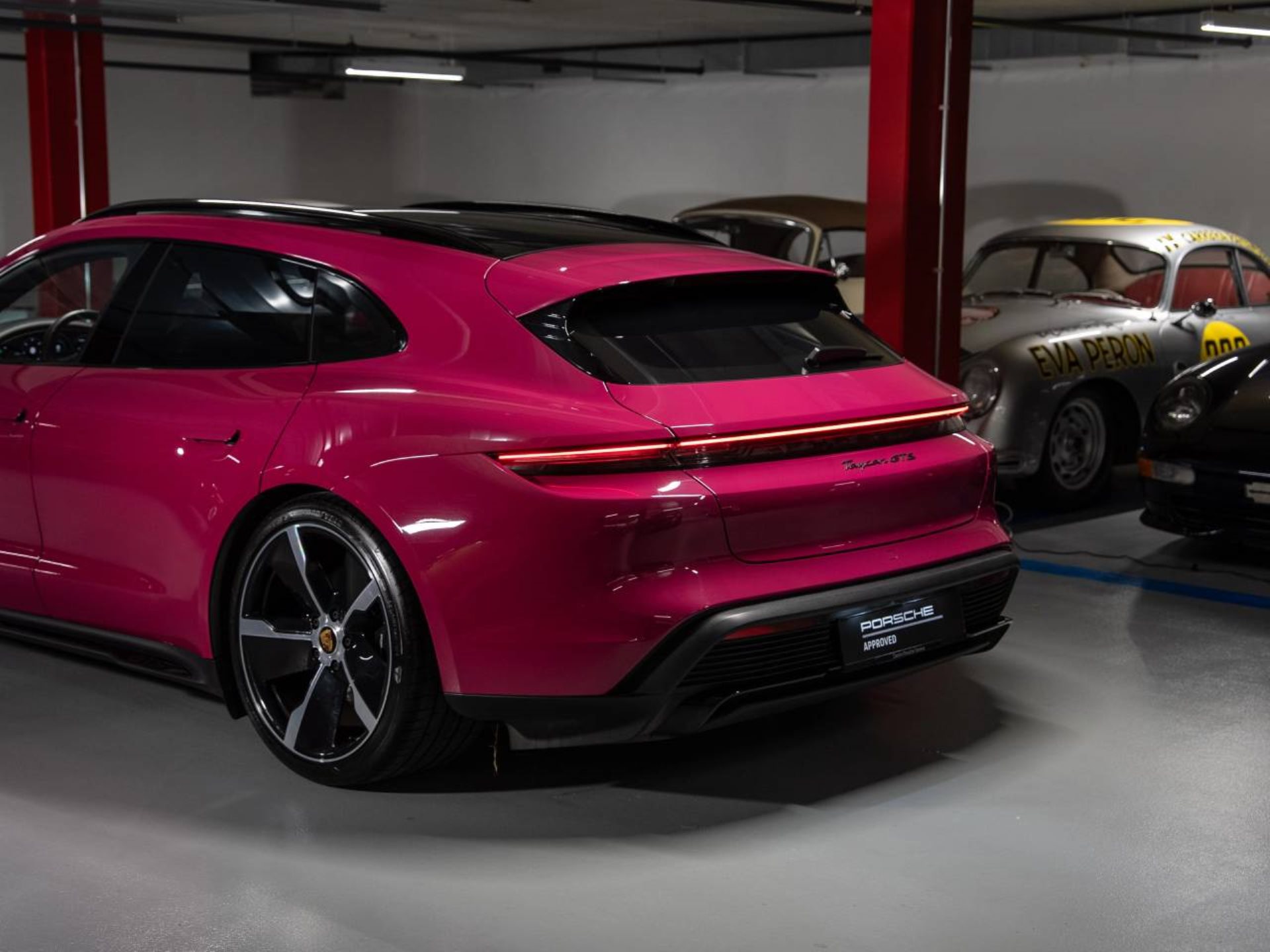 PORSCHE Taycan GTS Sport Turismo (MY24)-image-22