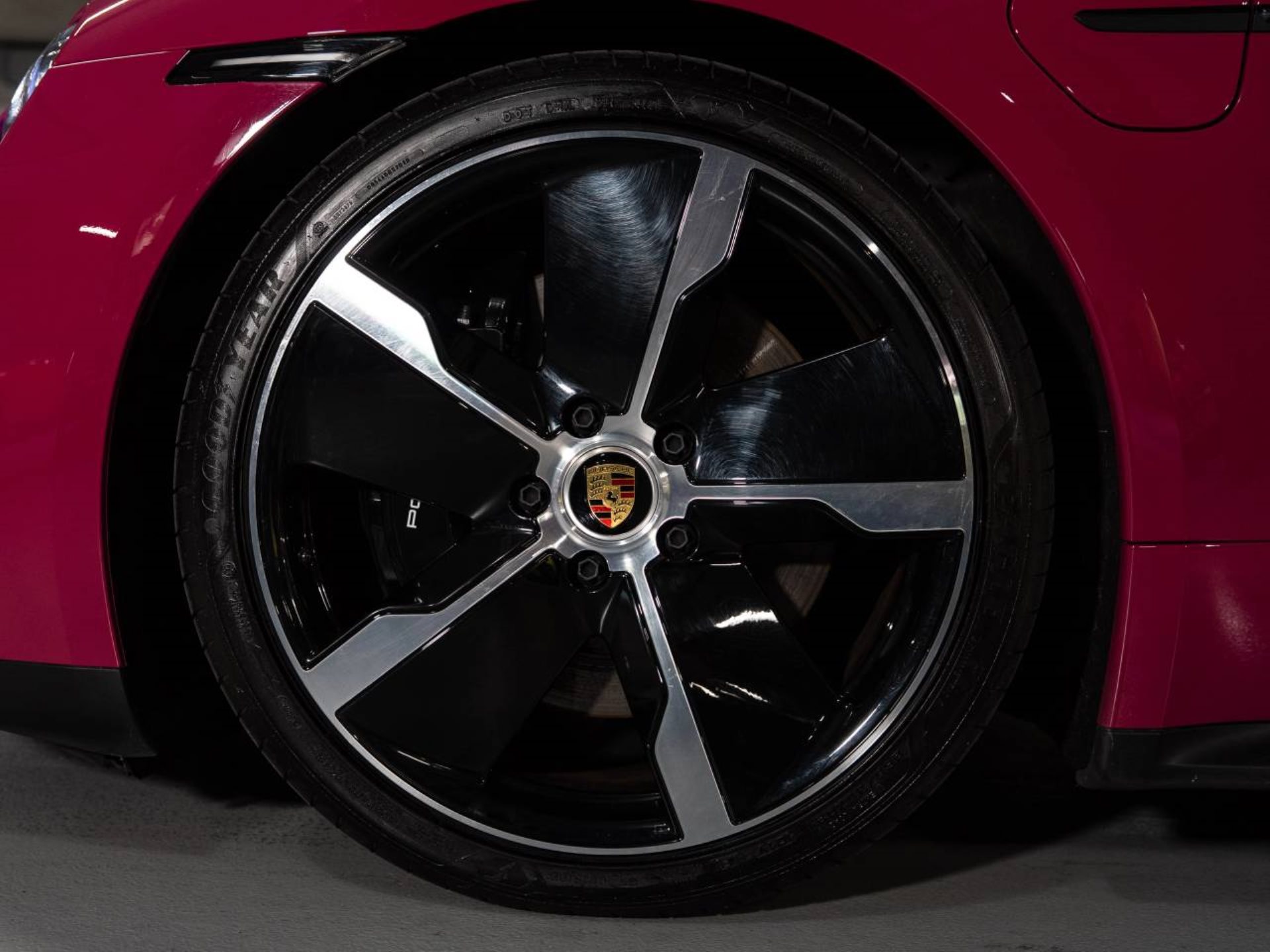 PORSCHE Taycan GTS Sport Turismo (MY24)-image-19