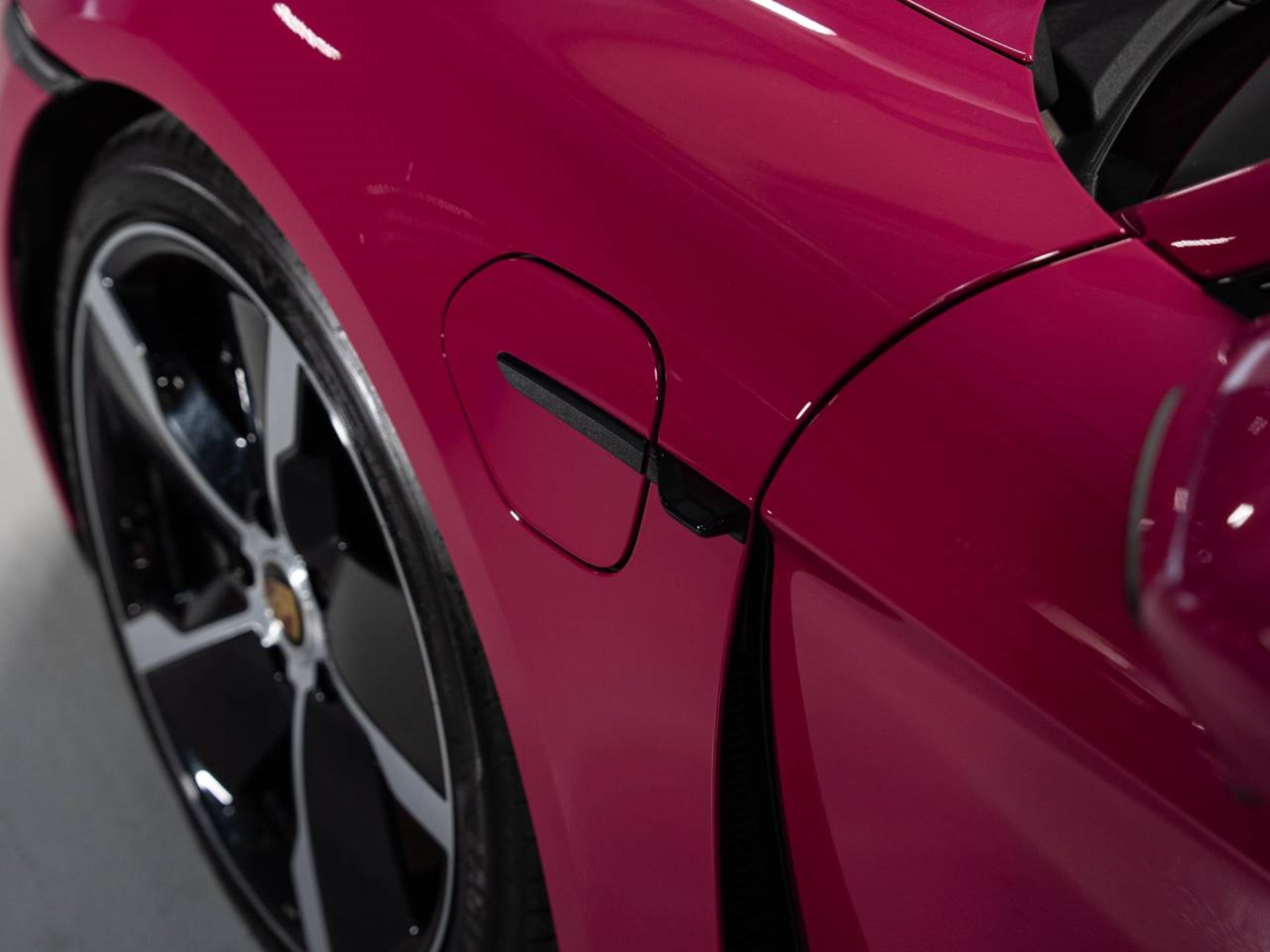 PORSCHE Taycan GTS Sport Turismo (MY24)-image-21