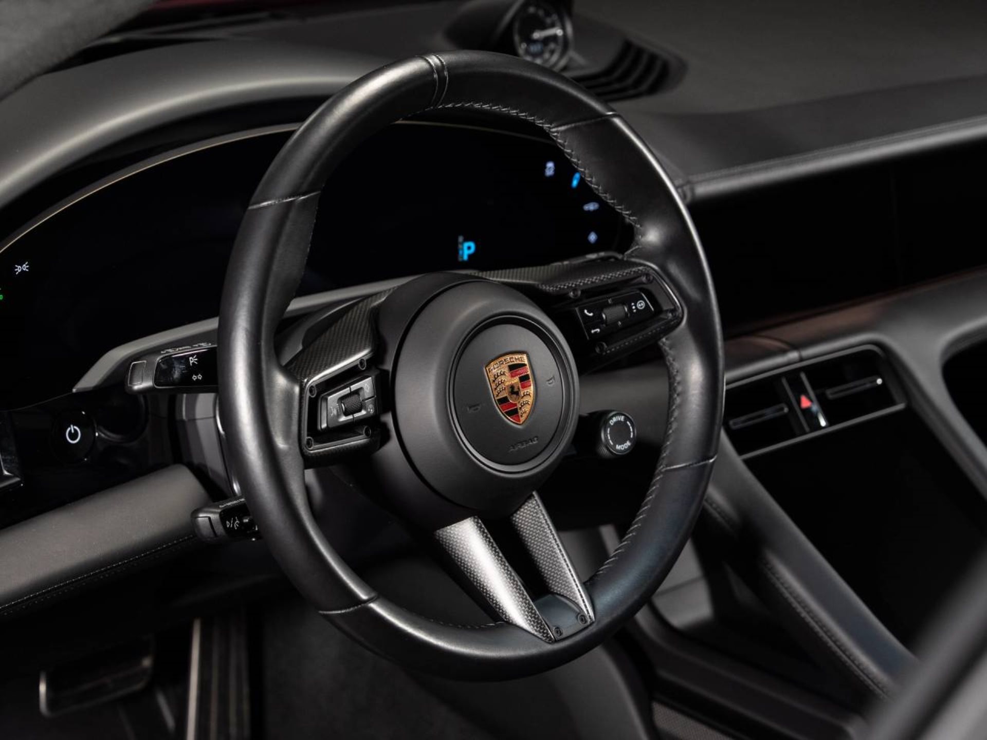 PORSCHE Taycan GTS Sport Turismo (MY24)-image-8