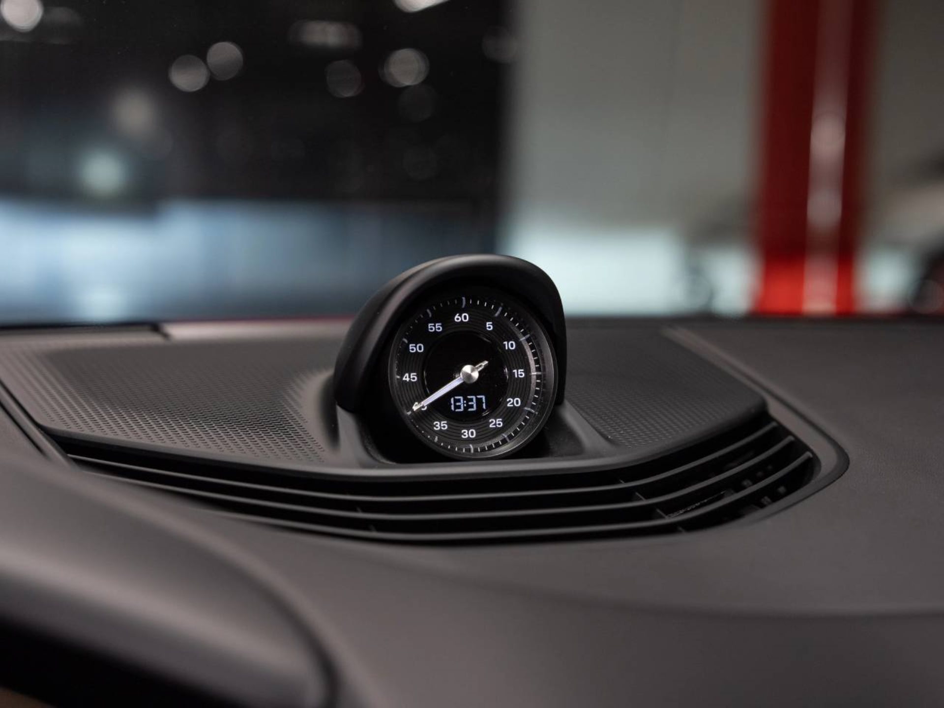 PORSCHE Taycan GTS Sport Turismo (MY24)-image-9