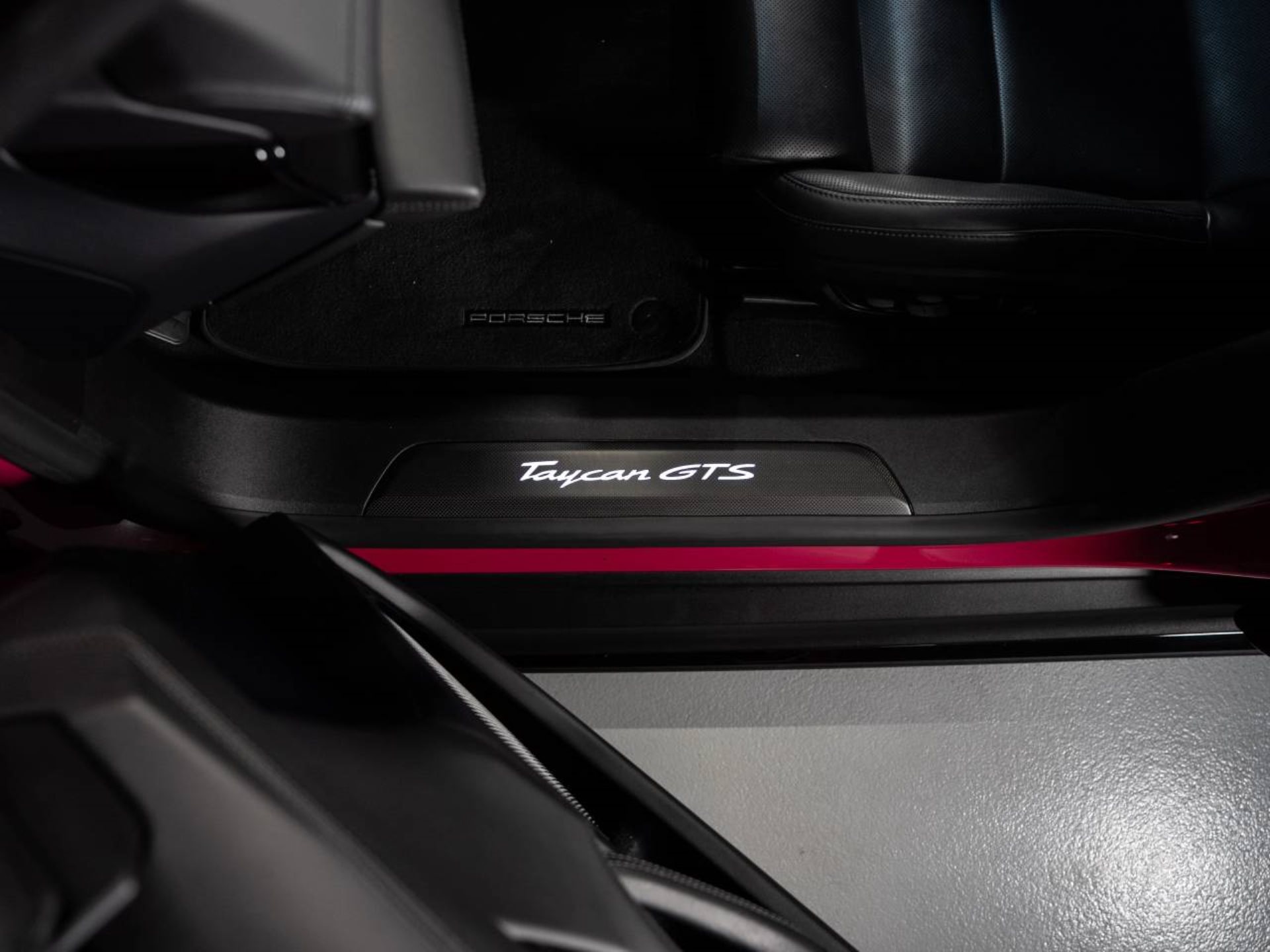 PORSCHE Taycan GTS Sport Turismo (MY24)-image-18